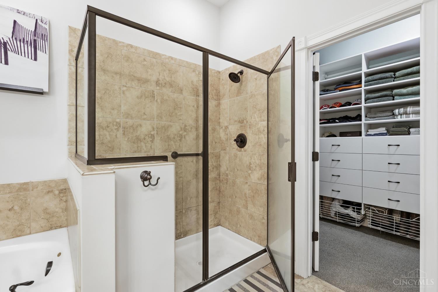 5811 Falling Brook Drive Property Photo 17