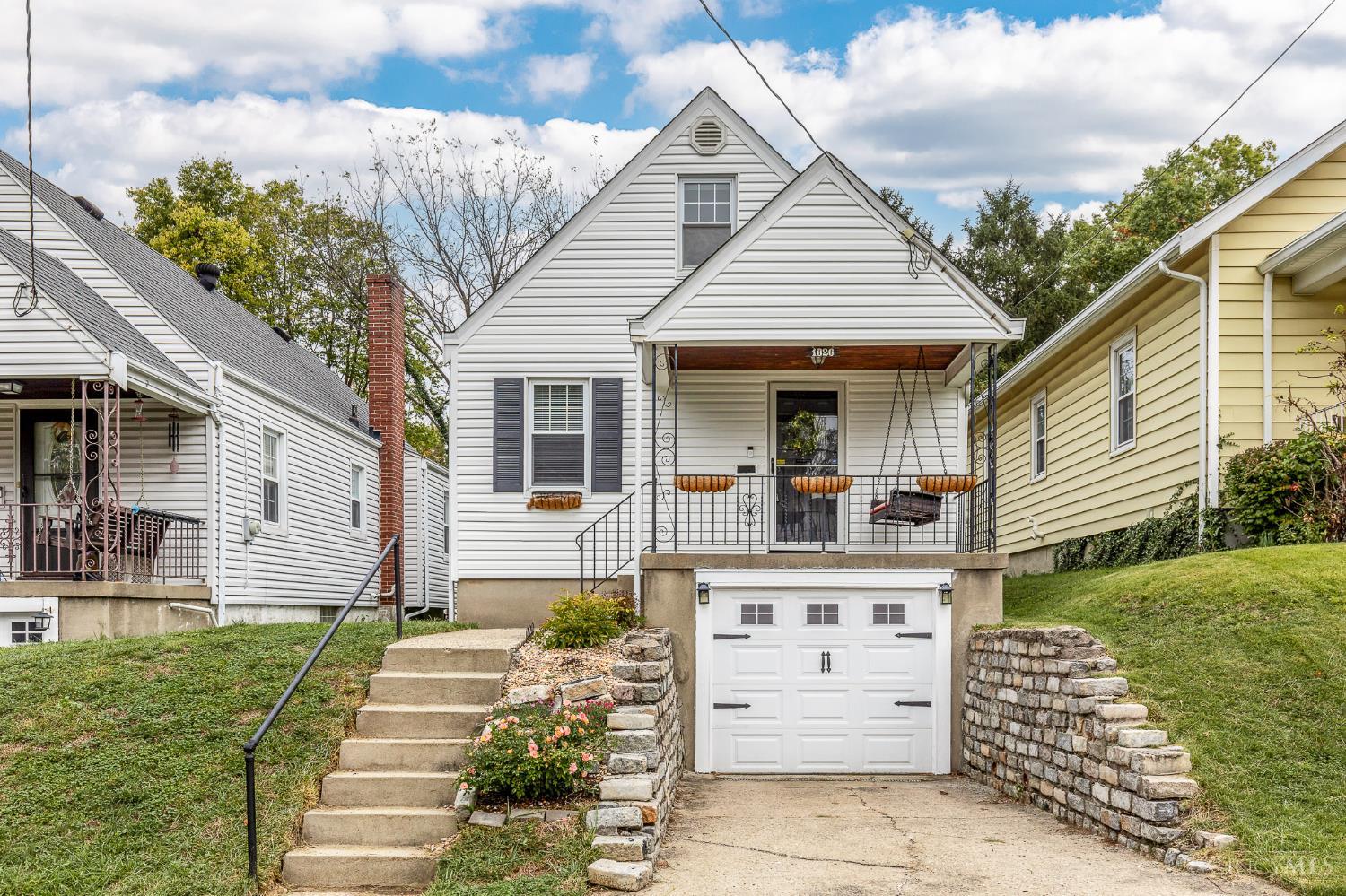 1826 De Armand Avenue Property Photo 1