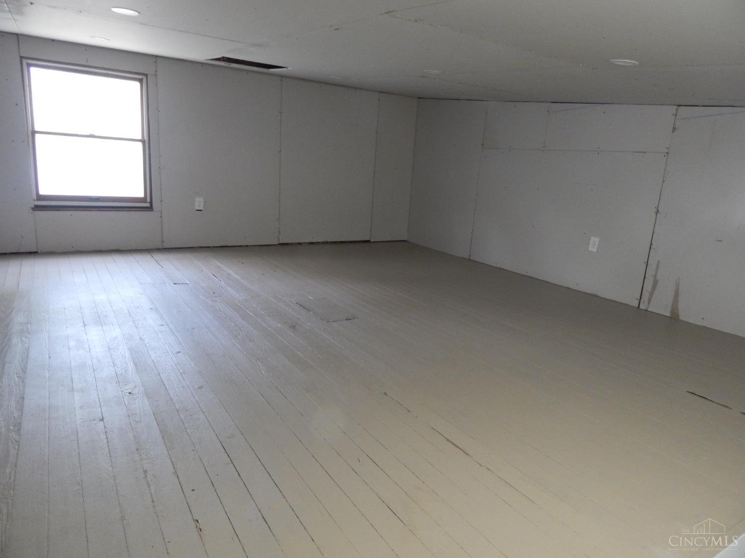 655 Steiner Avenue Property Photo 27