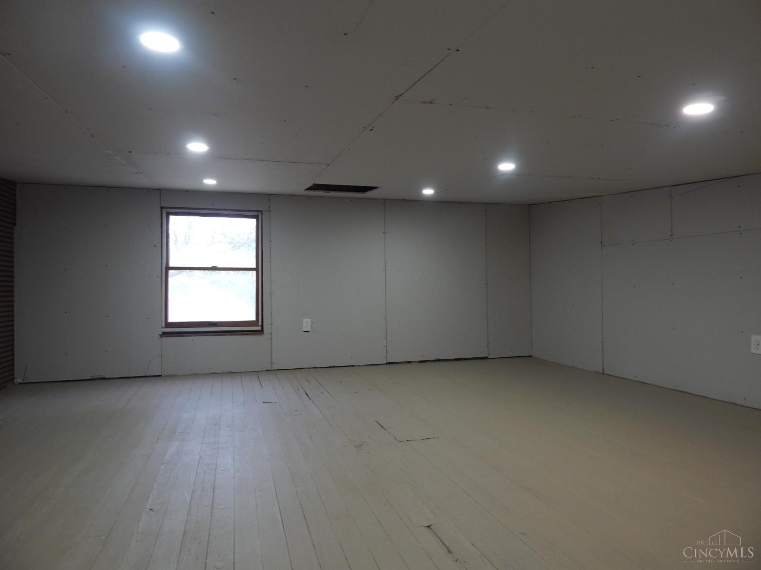 655 Steiner Avenue Property Photo 30