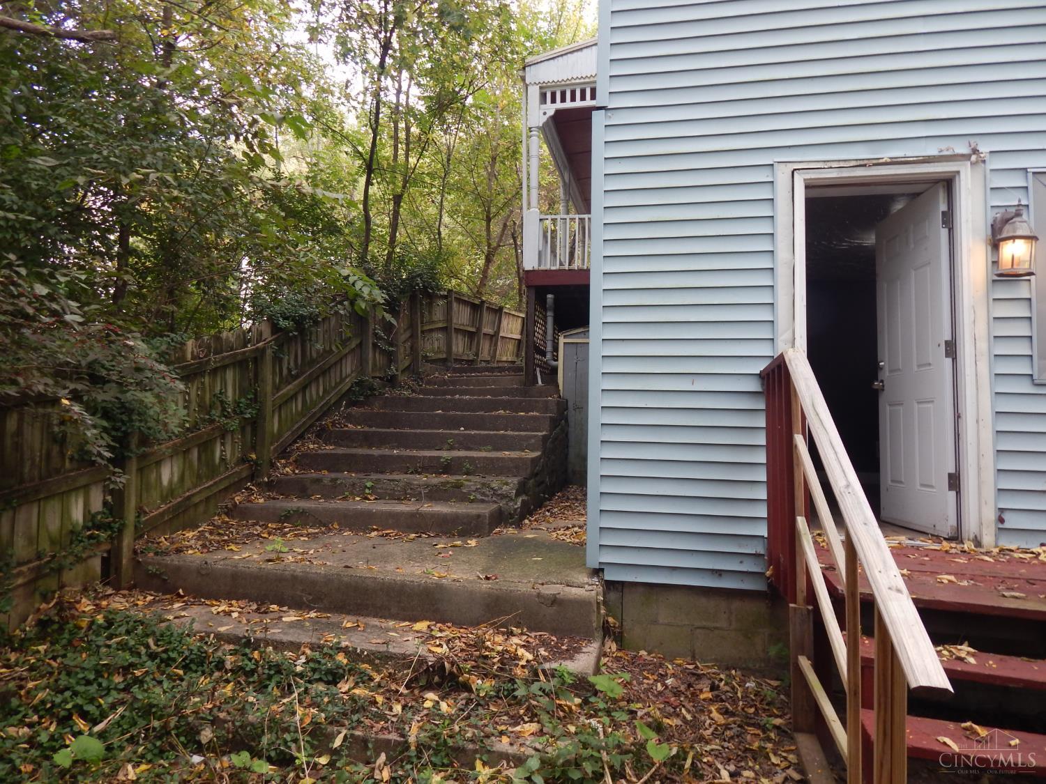655 Steiner Avenue Property Photo 37