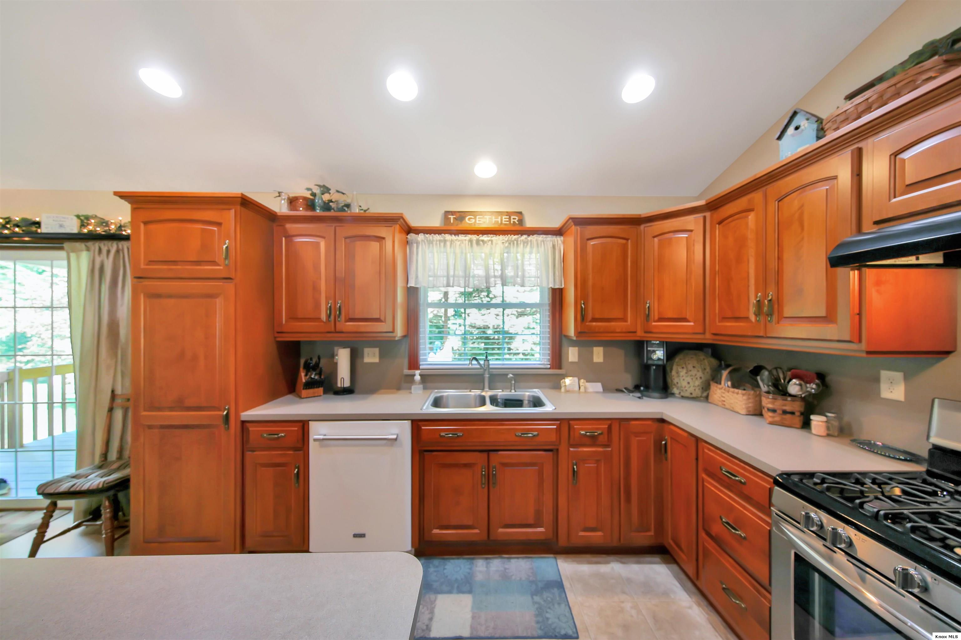 561 Glenmonte Drive Property Photo 15