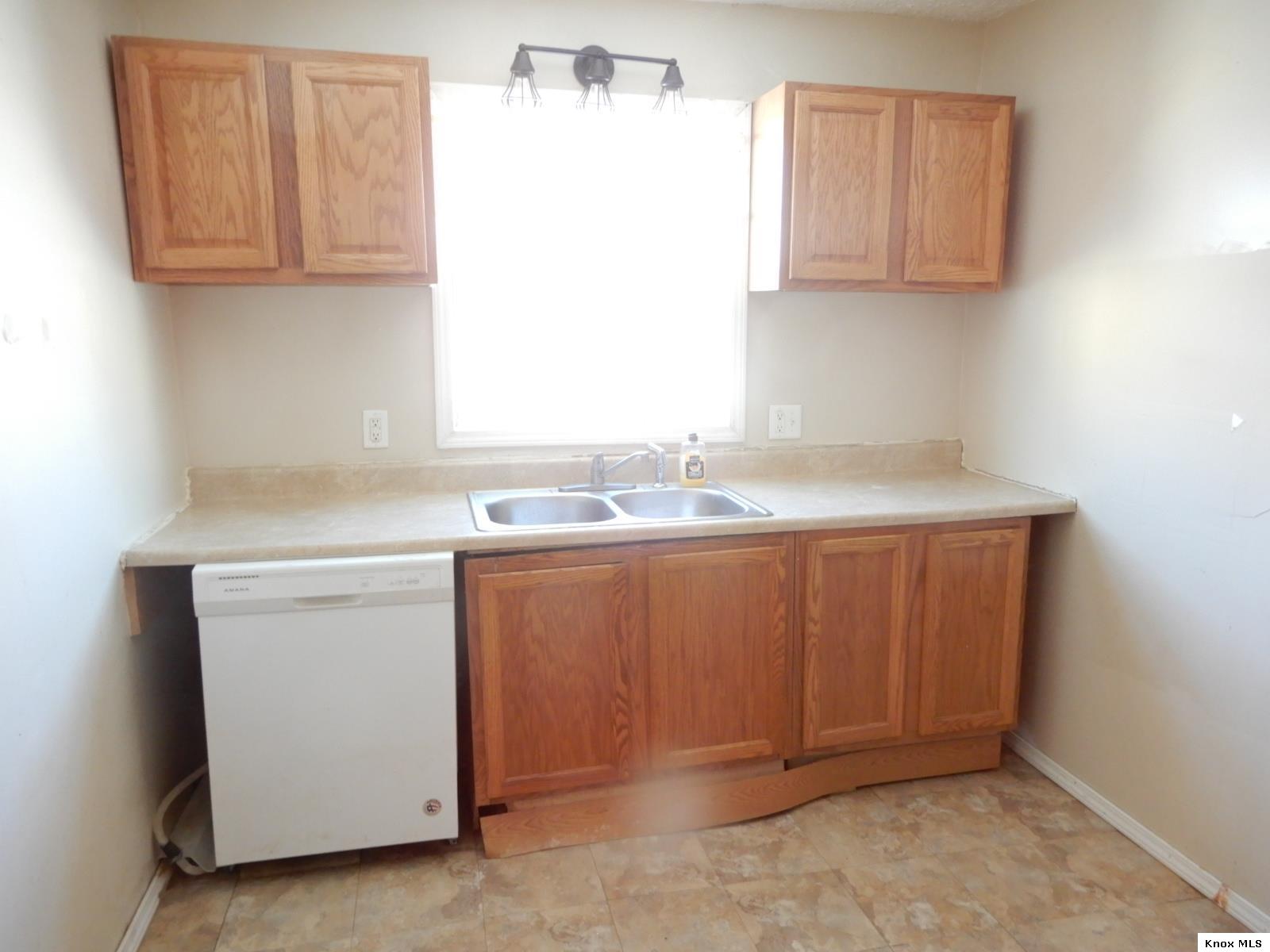 68 E Whitney Ave Property Photo 3