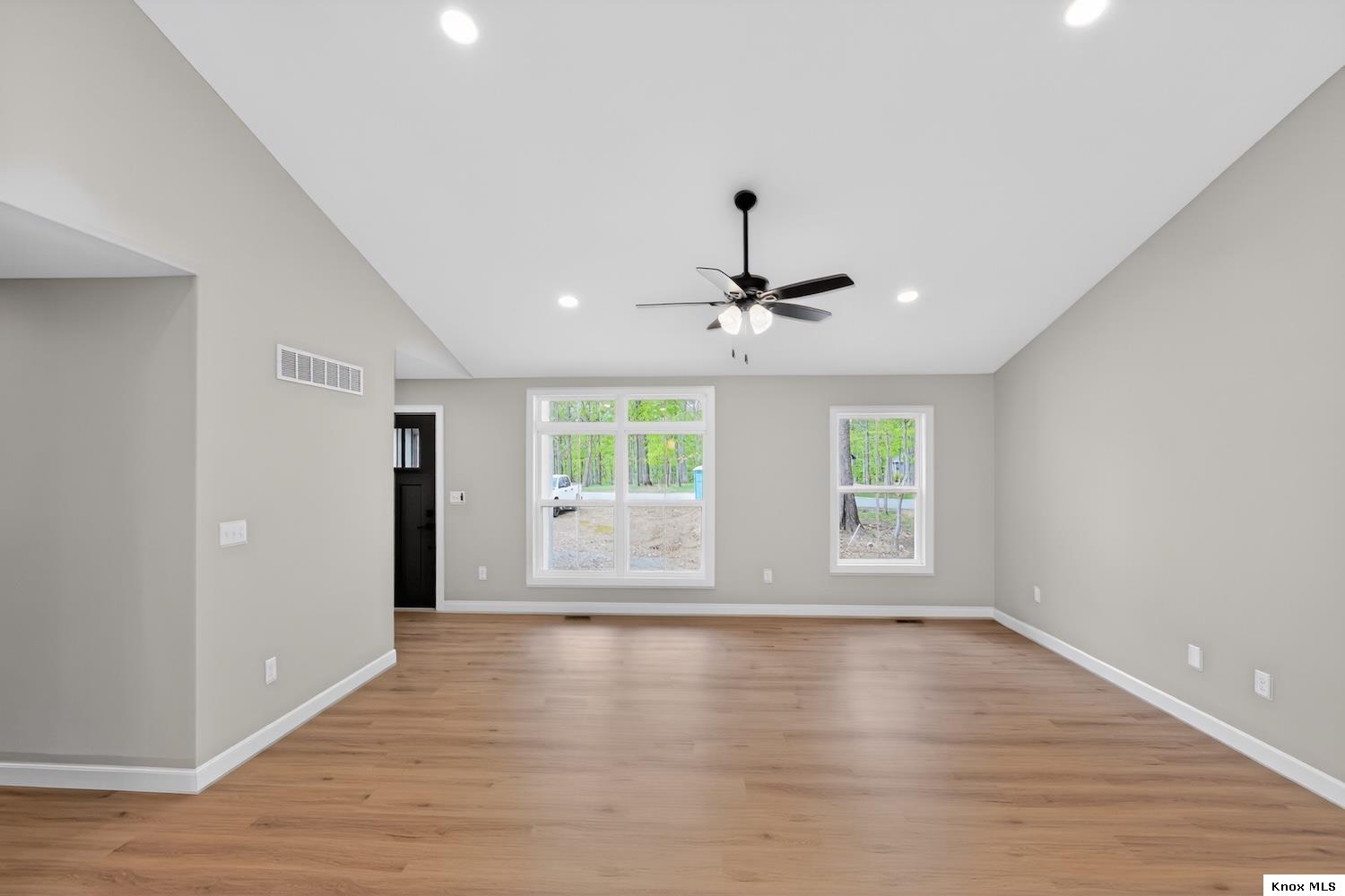 532 Floral Valley West Property Photo 8