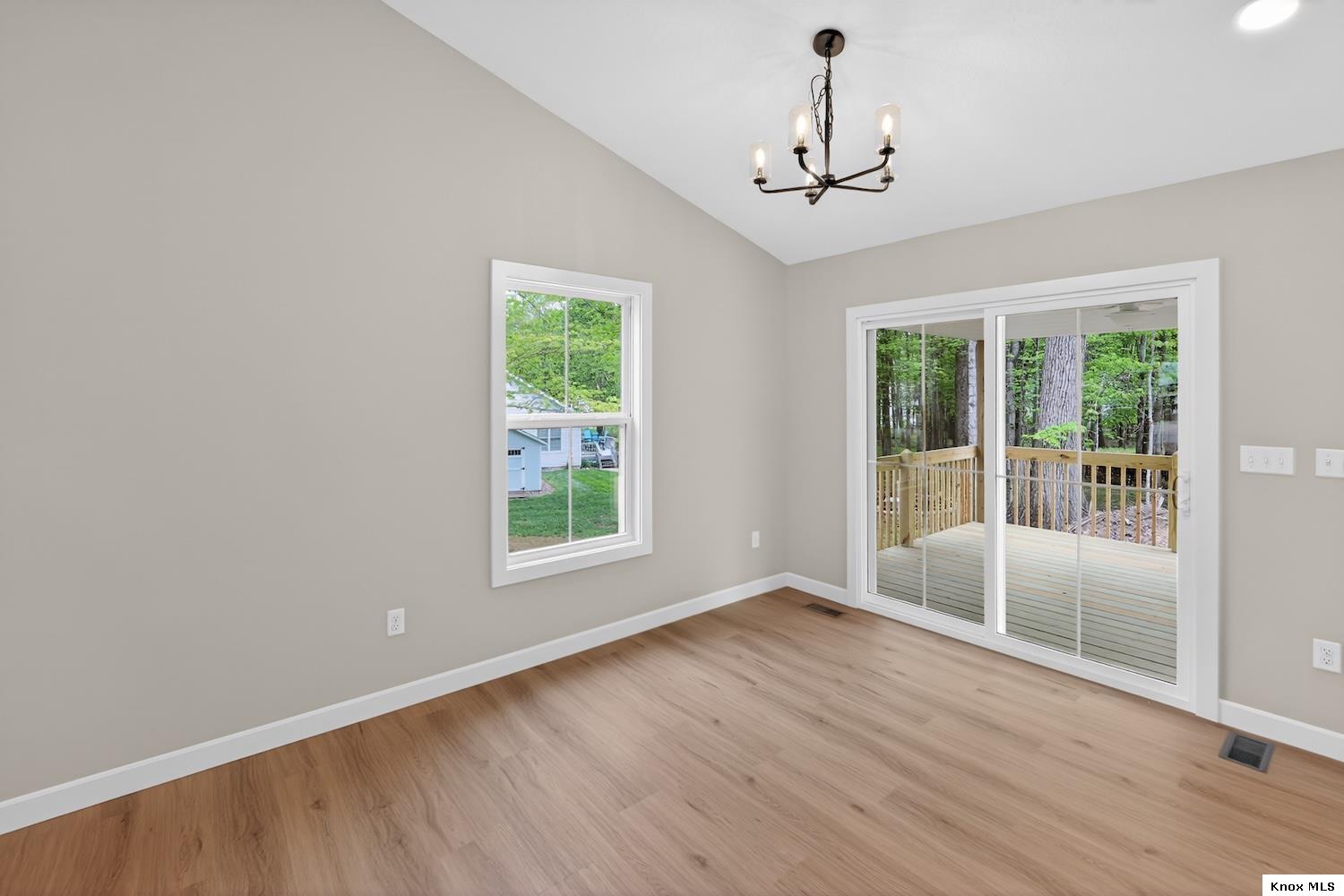 532 Floral Valley West Property Photo 10