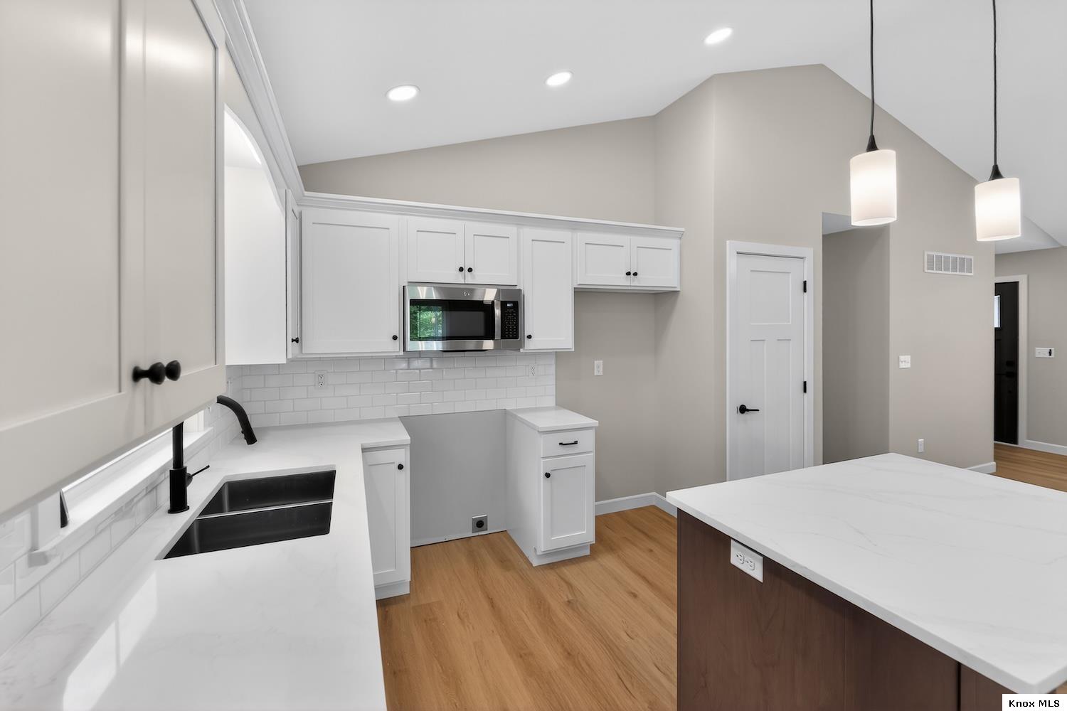 532 Floral Valley West Property Photo 13