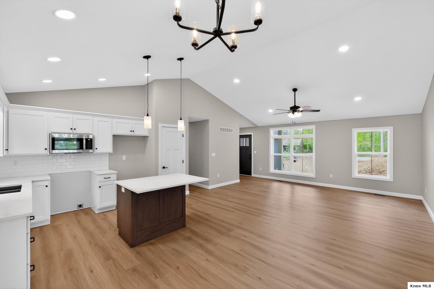532 Floral Valley West Property Photo 14