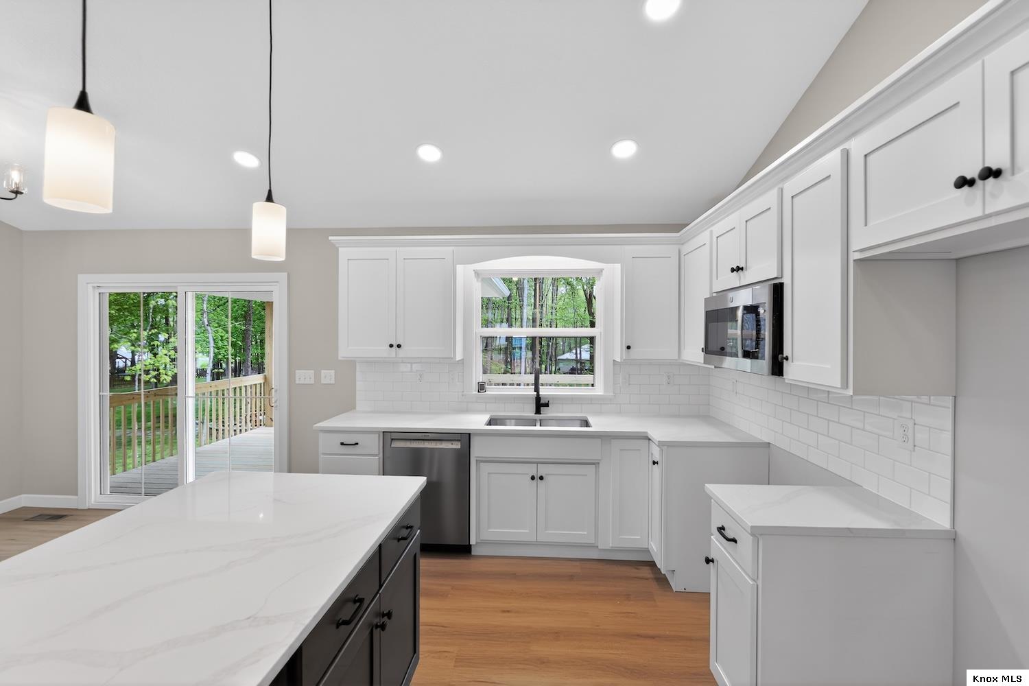 532 Floral Valley West Property Photo 15