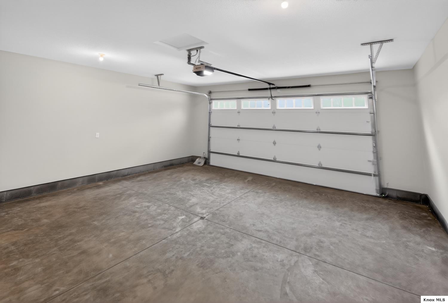 532 Floral Valley West Property Photo 32