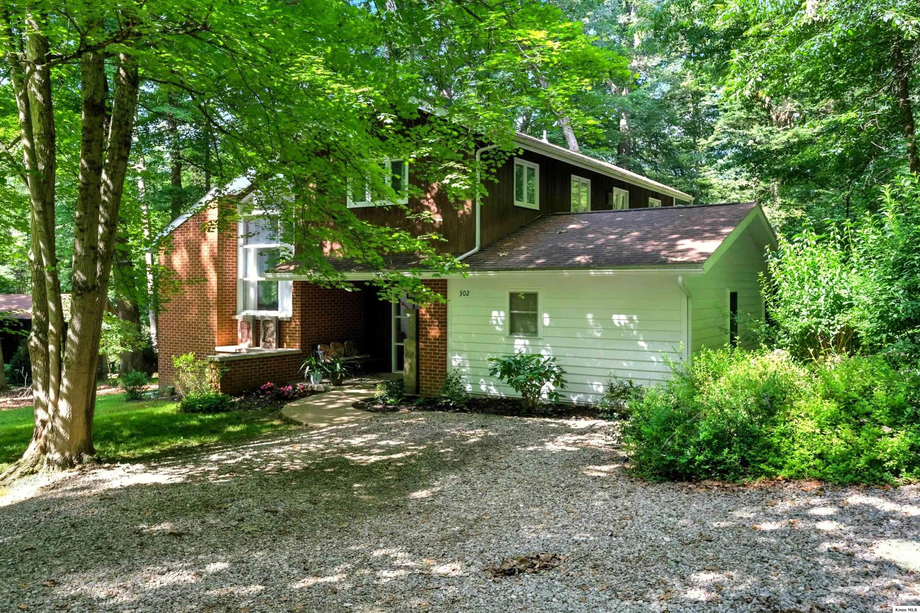 302 E Woodside Dr. Property Photo 1