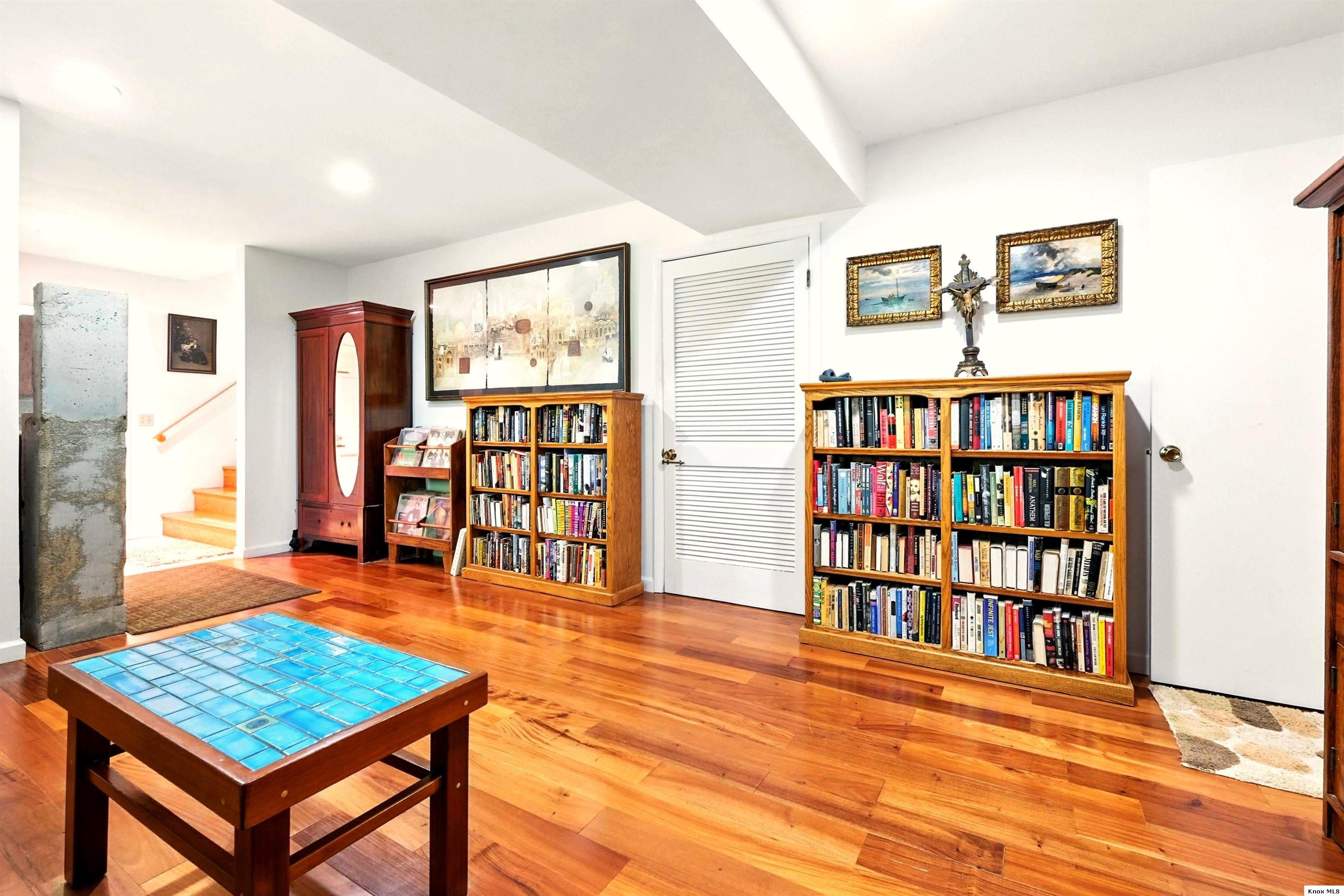 302 E Woodside Dr. Property Photo 5