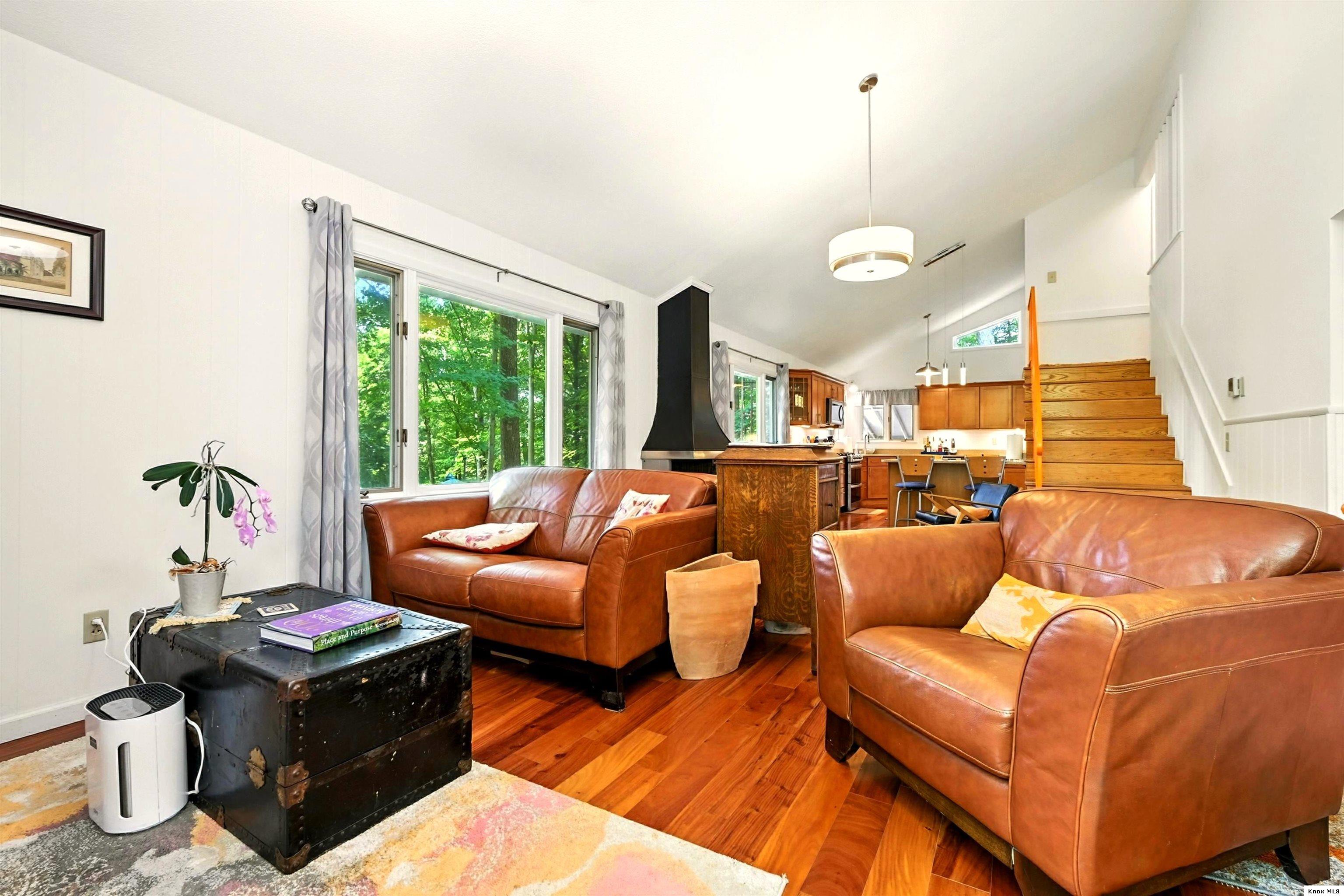302 E Woodside Dr. Property Photo 6