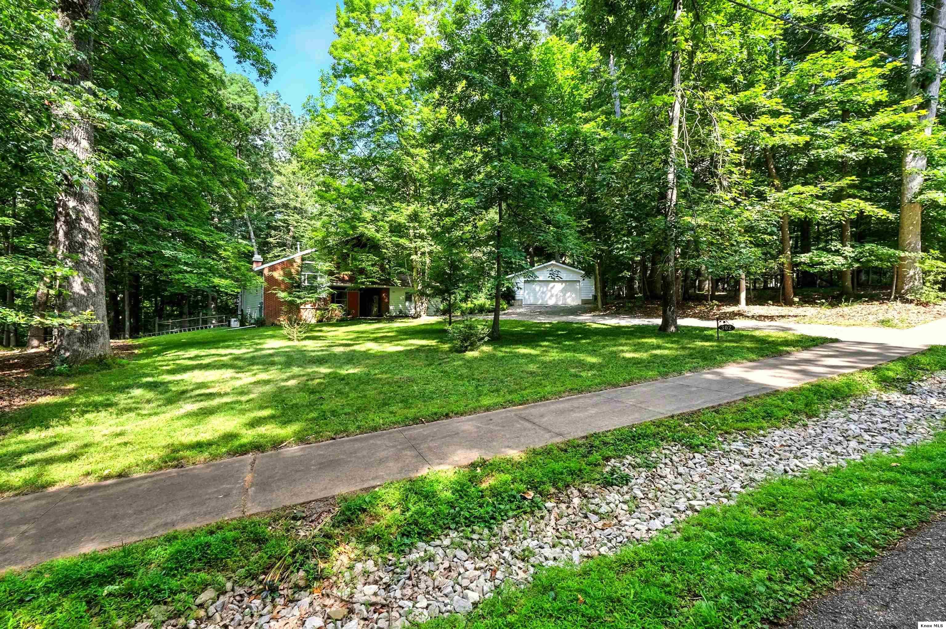 302 E Woodside Dr. Property Photo 51