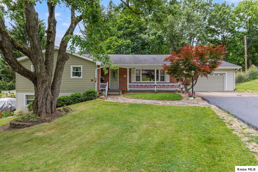 11 Old Orchard Dr Property Photo 1