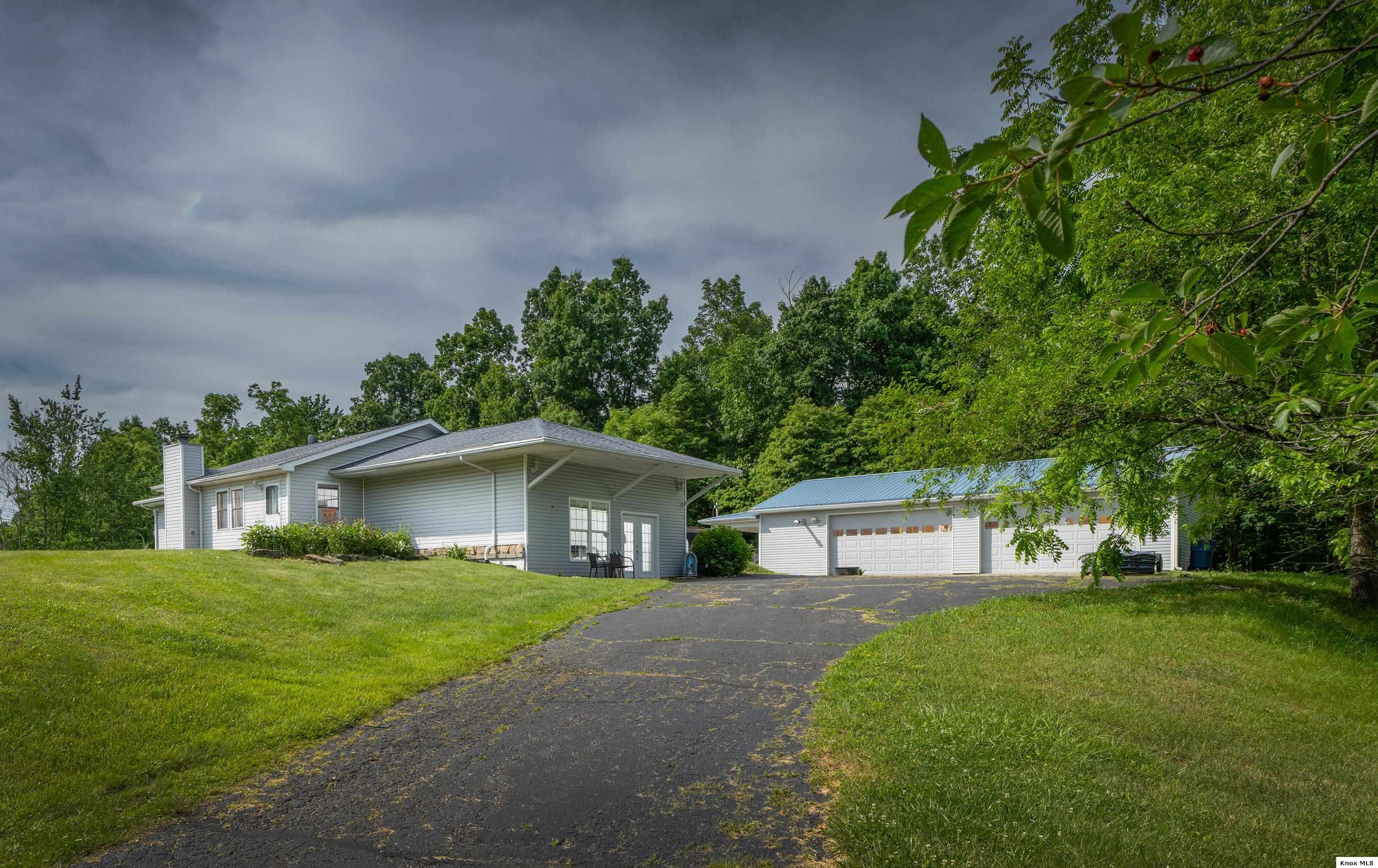 12345 Pleasant Valley Road Ne Property Photo 2