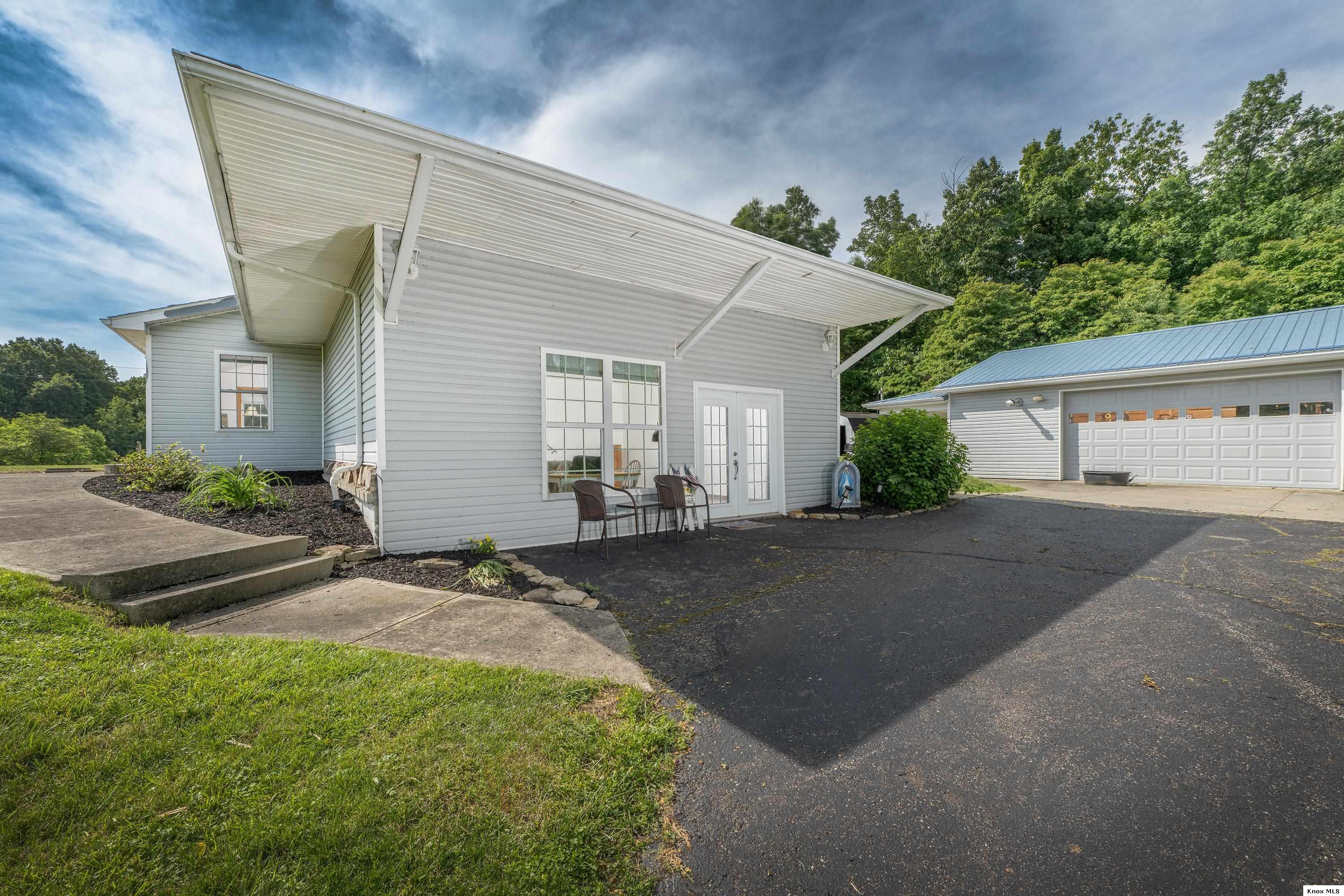 12345 Pleasant Valley Road Ne Property Photo 4
