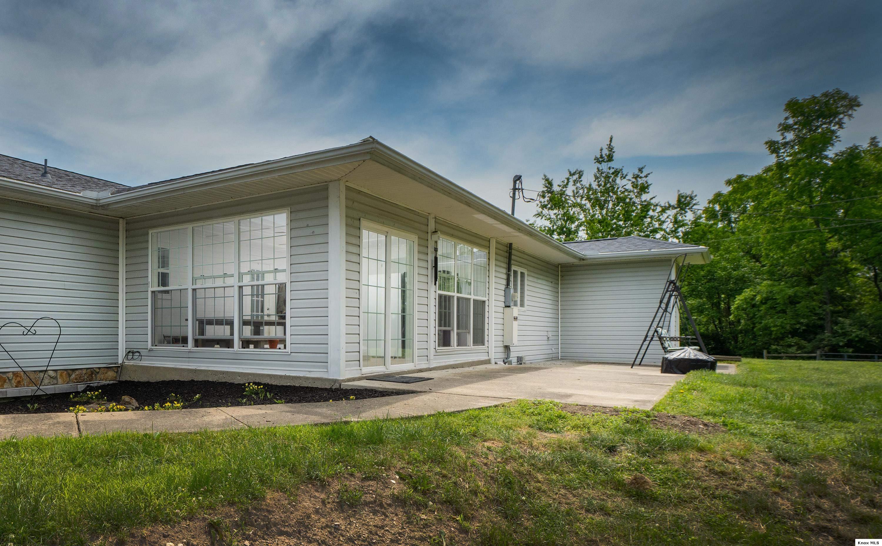 12345 Pleasant Valley Road Ne Property Photo 6