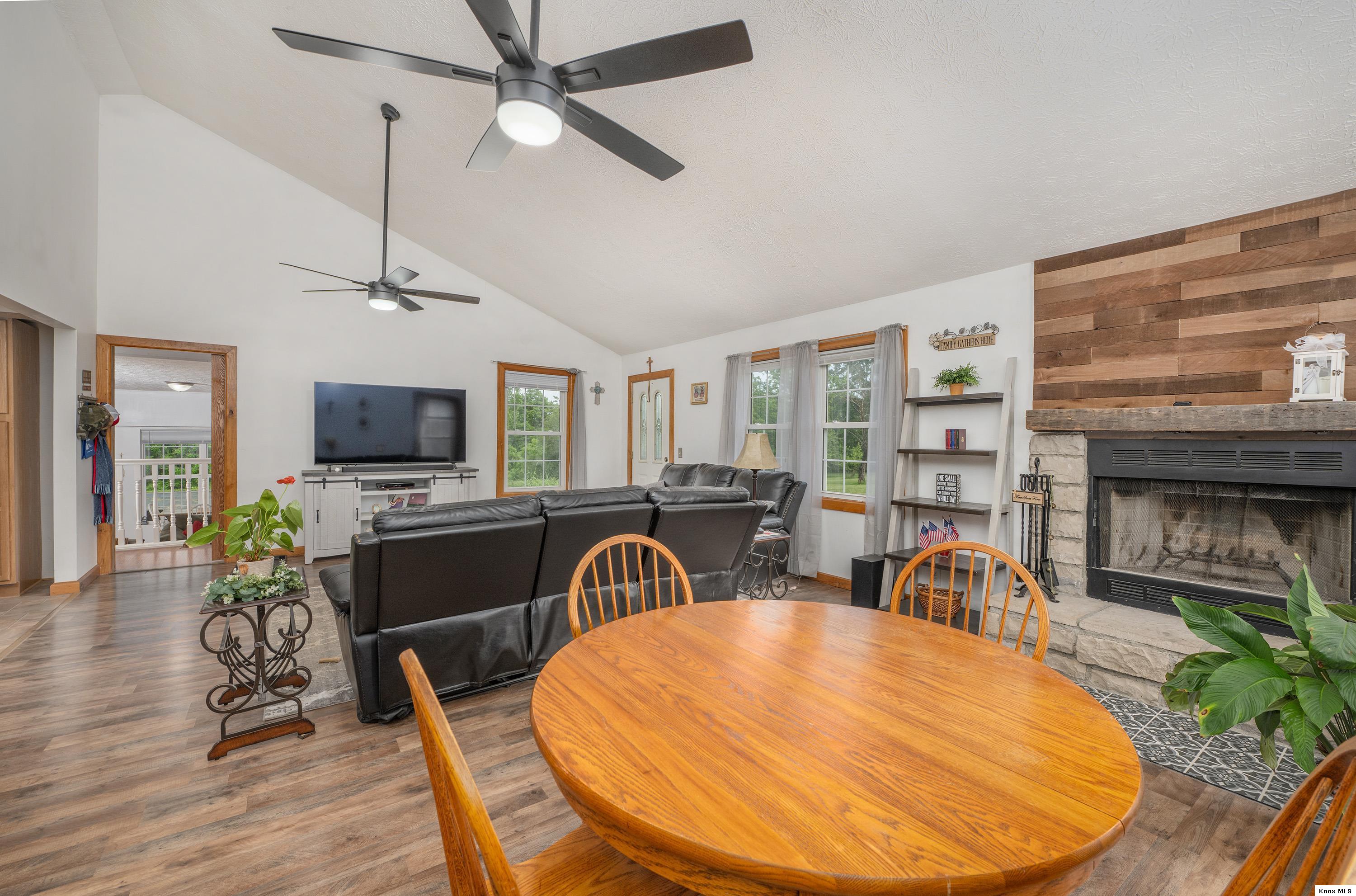 12345 Pleasant Valley Road Ne Property Photo 11