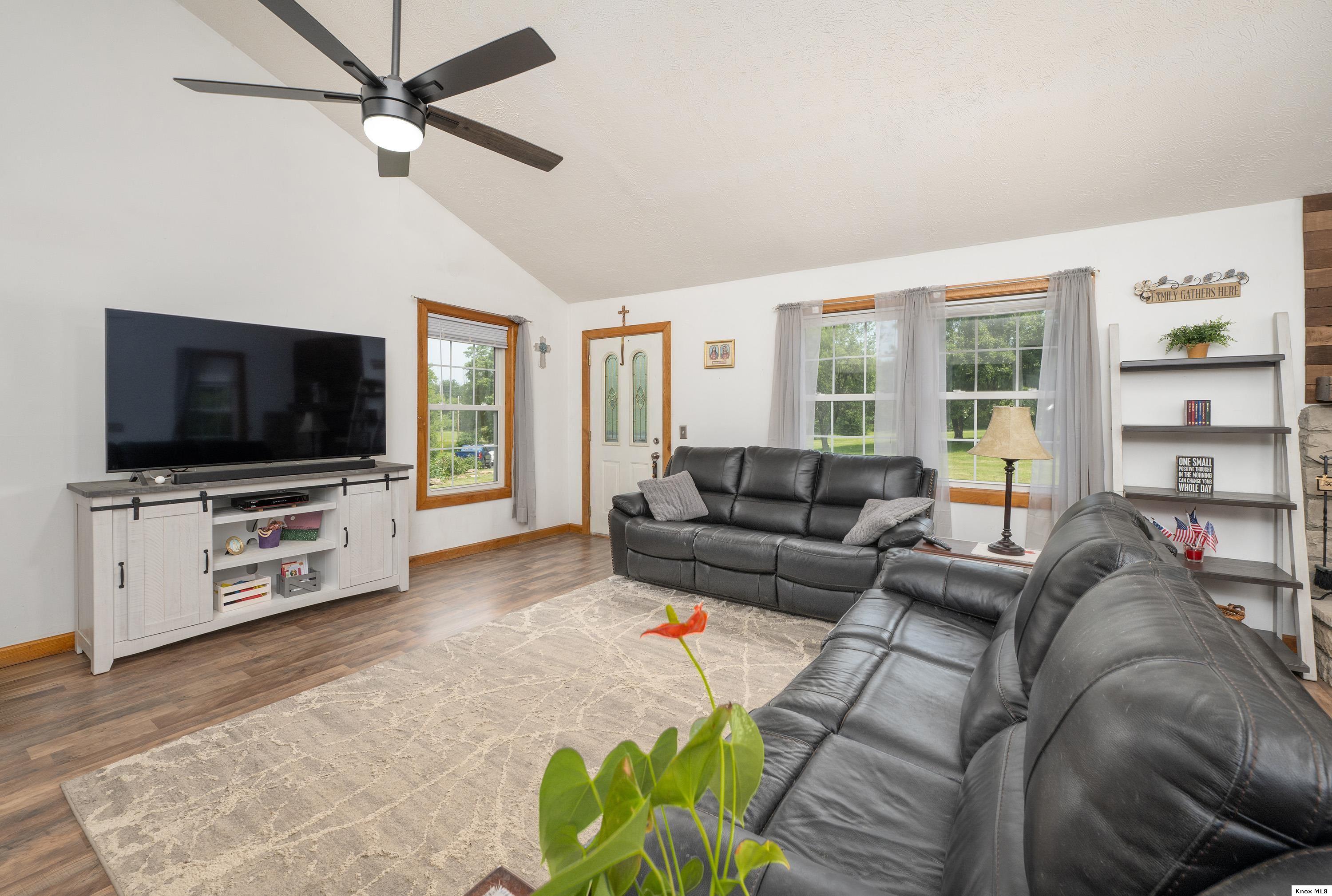 12345 Pleasant Valley Road Ne Property Photo 12