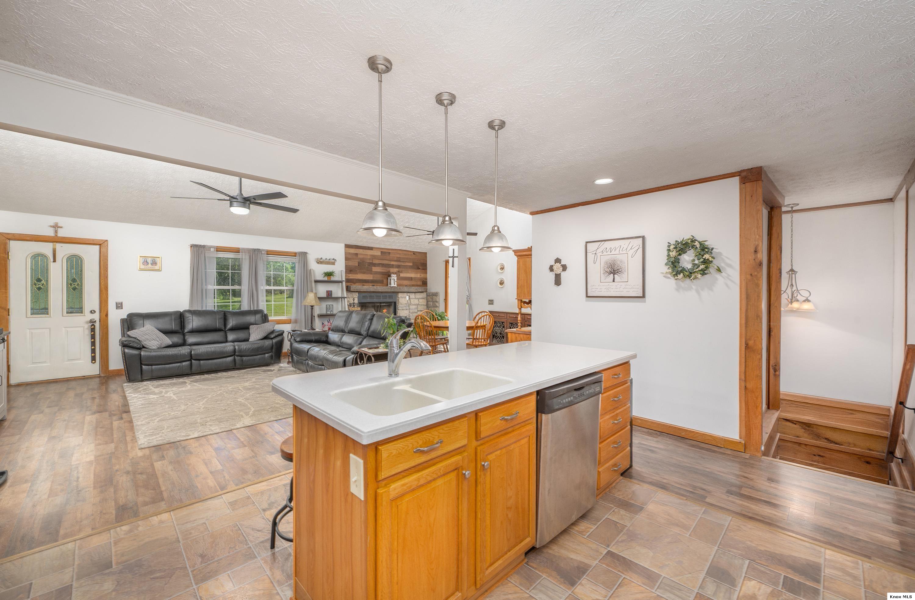 12345 Pleasant Valley Road Ne Property Photo 16