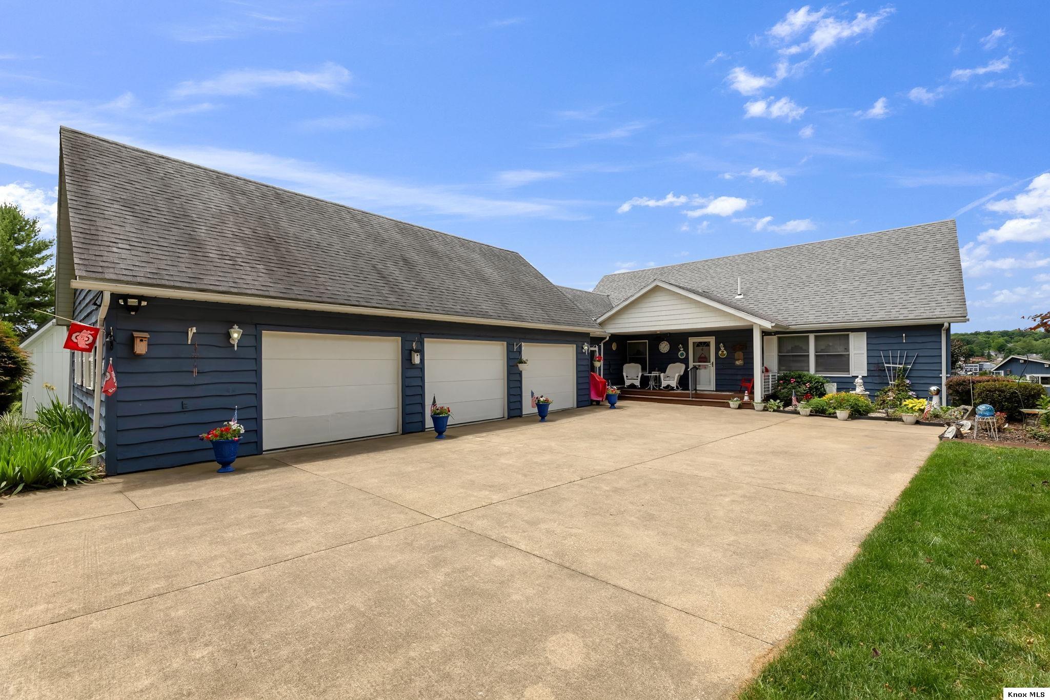 3807 Apple Valley Drive Property Photo 1