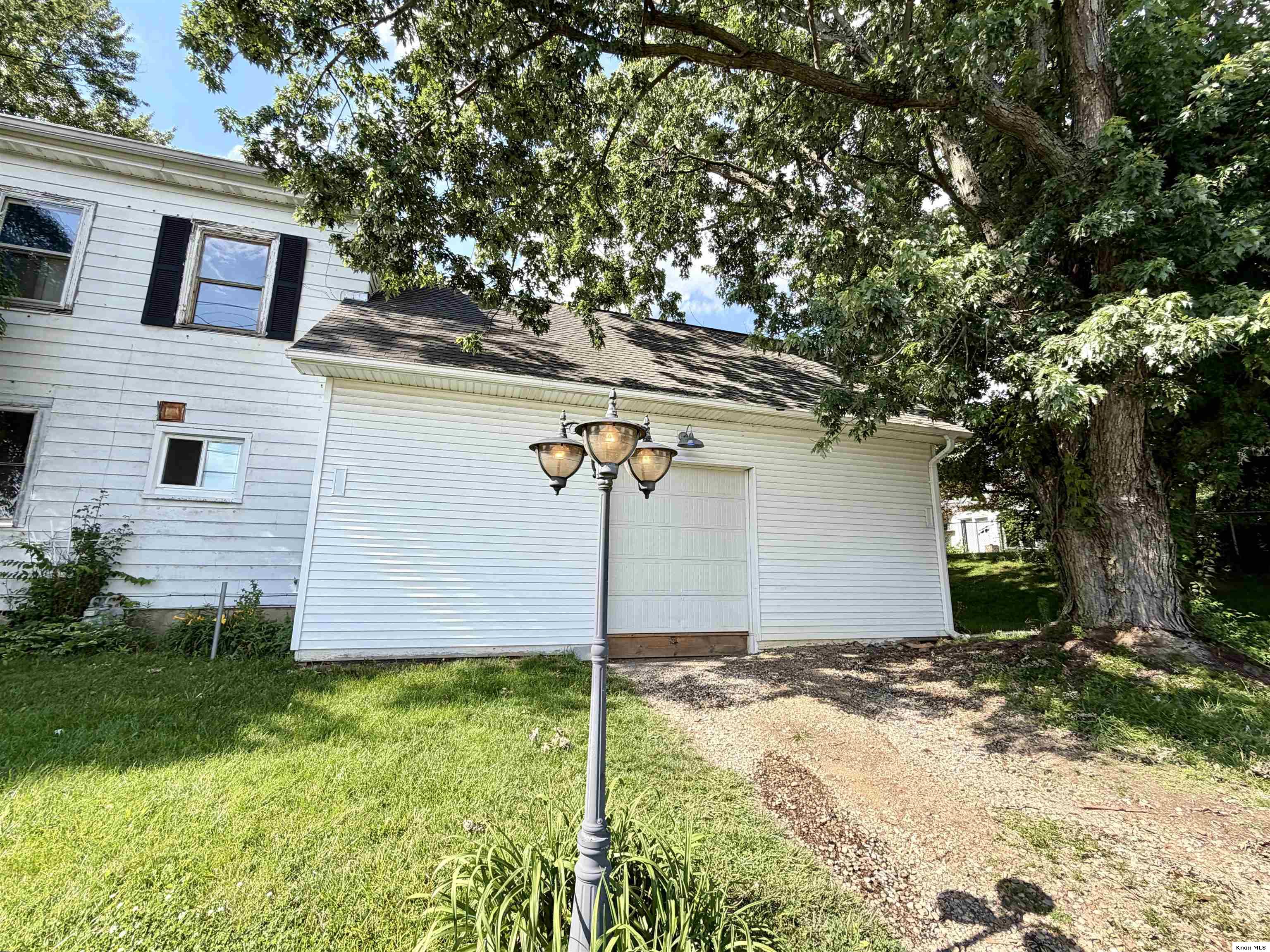 490 Vernonview Drive Property Photo 3