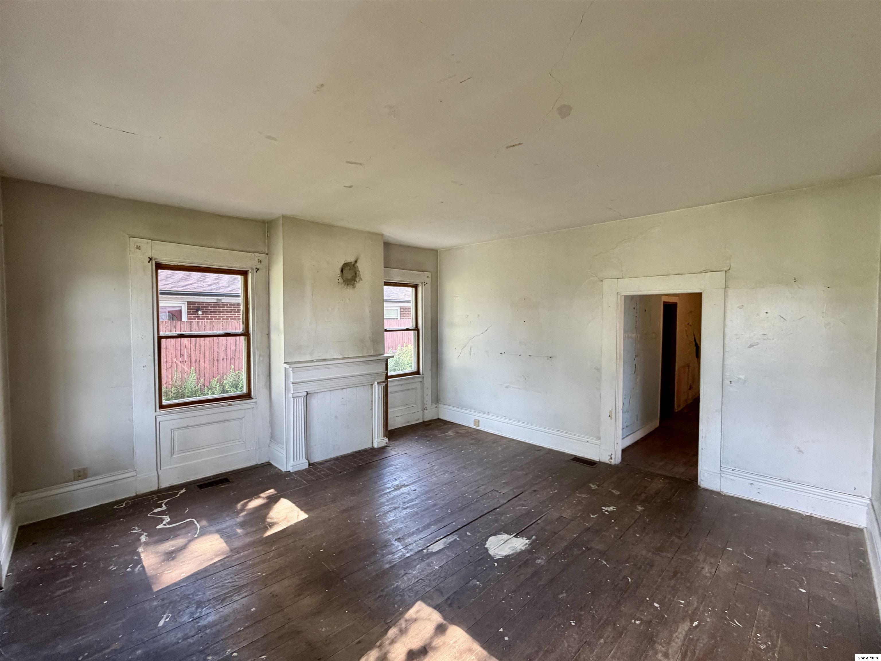 490 Vernonview Drive Property Photo 8