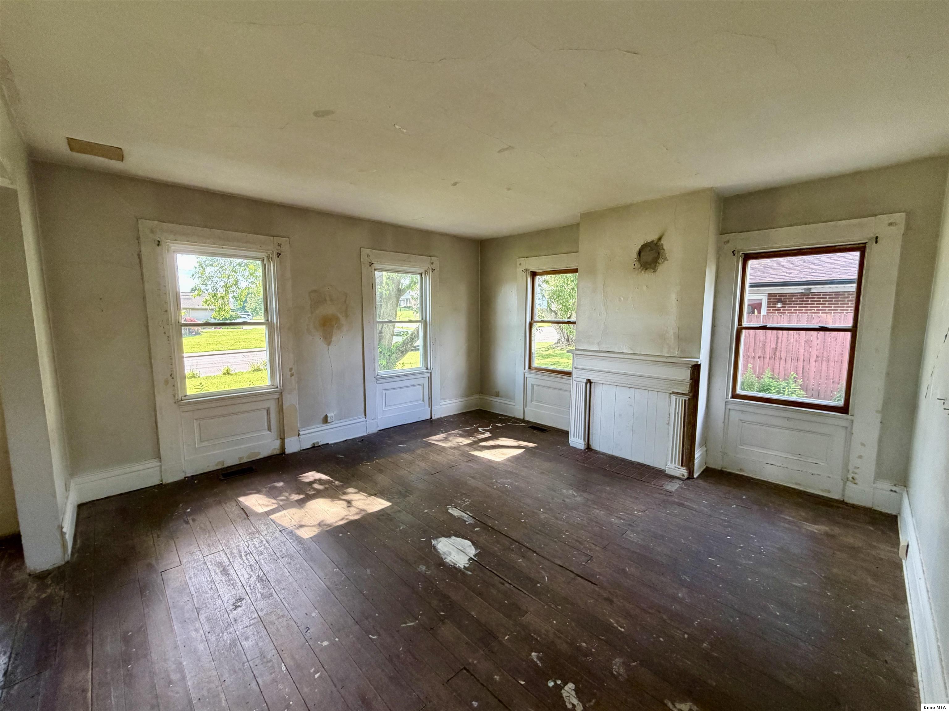 490 Vernonview Drive Property Photo 12
