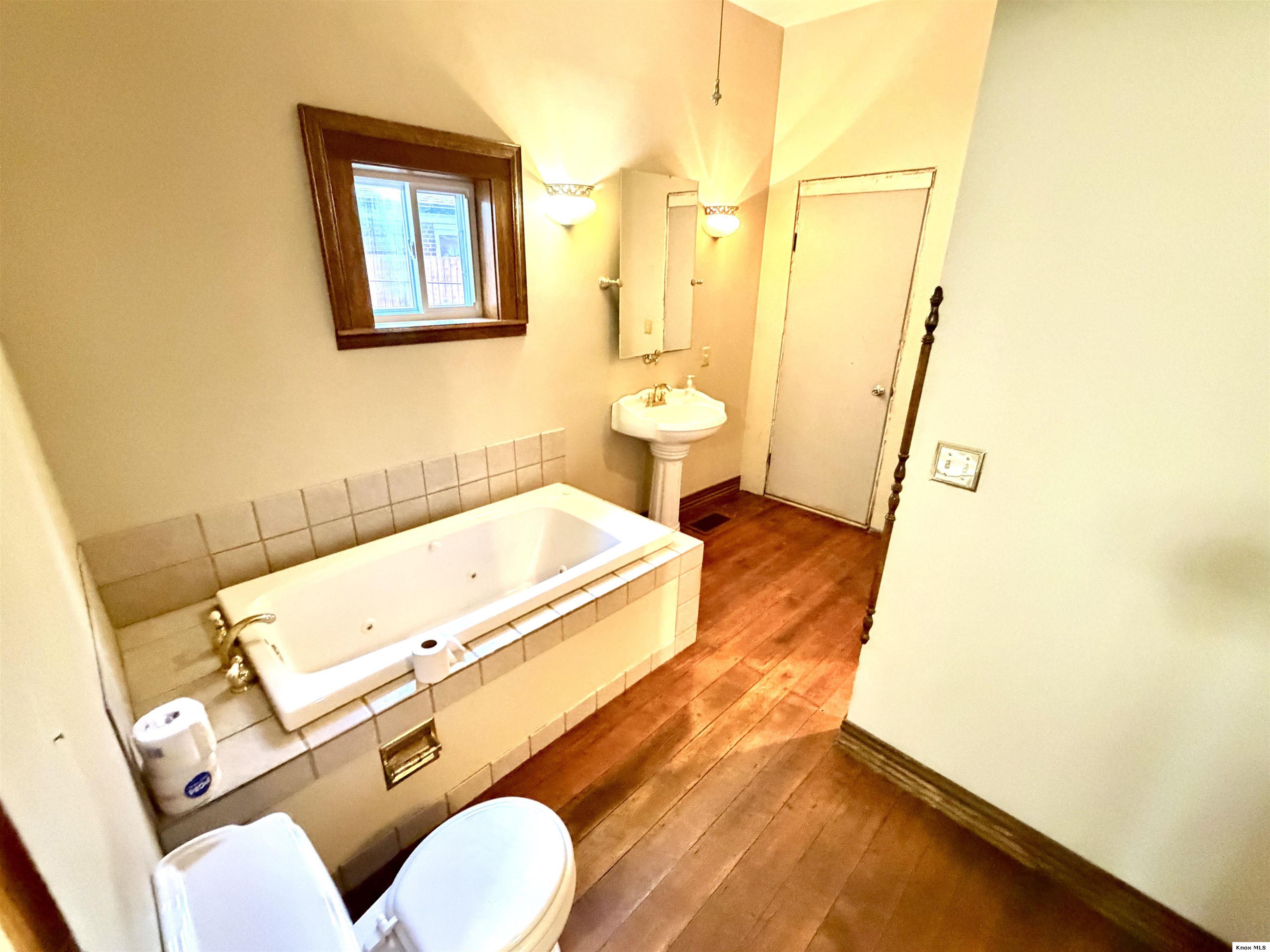 490 Vernonview Drive Property Photo 13