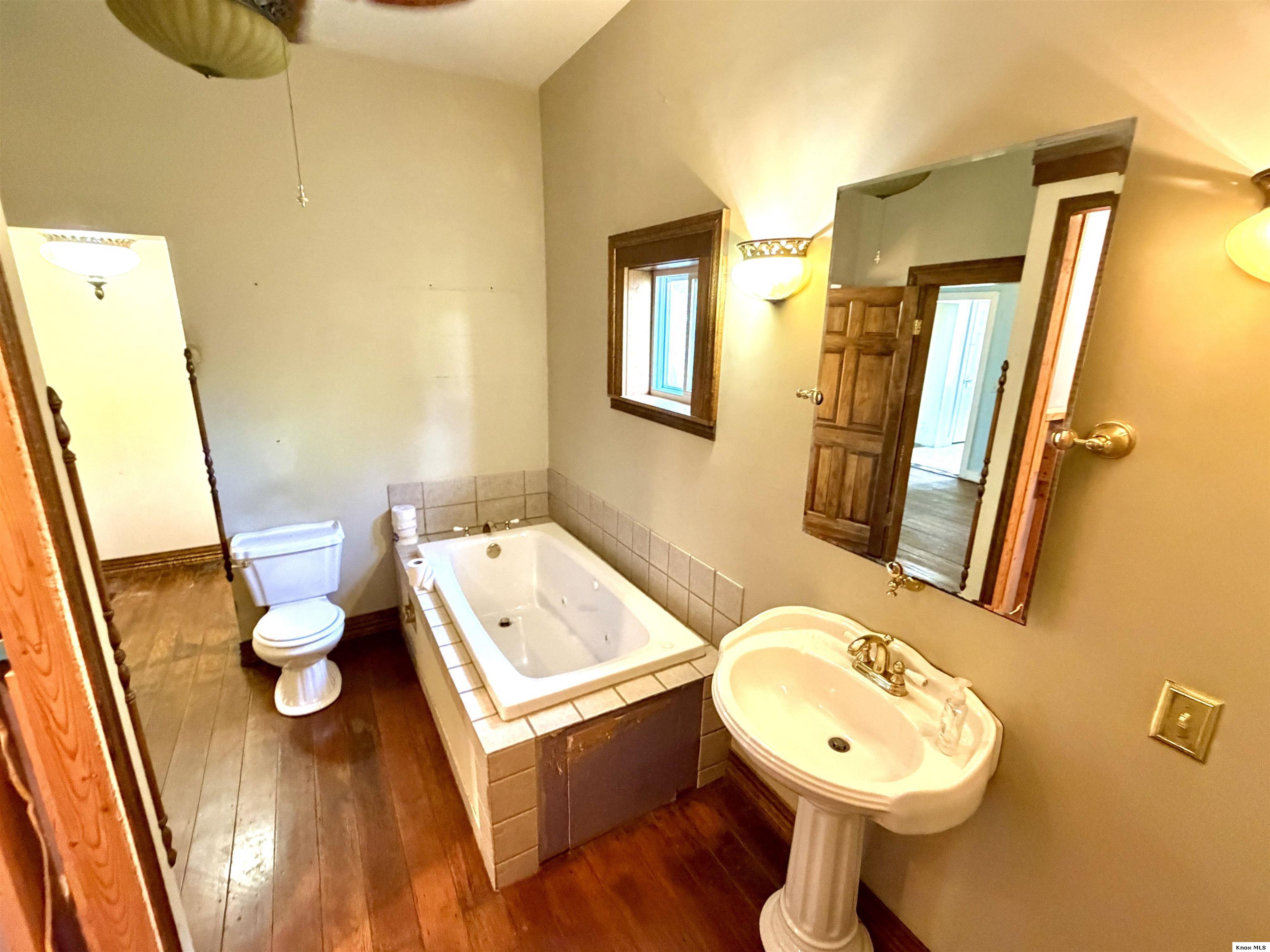 490 Vernonview Drive Property Photo 15
