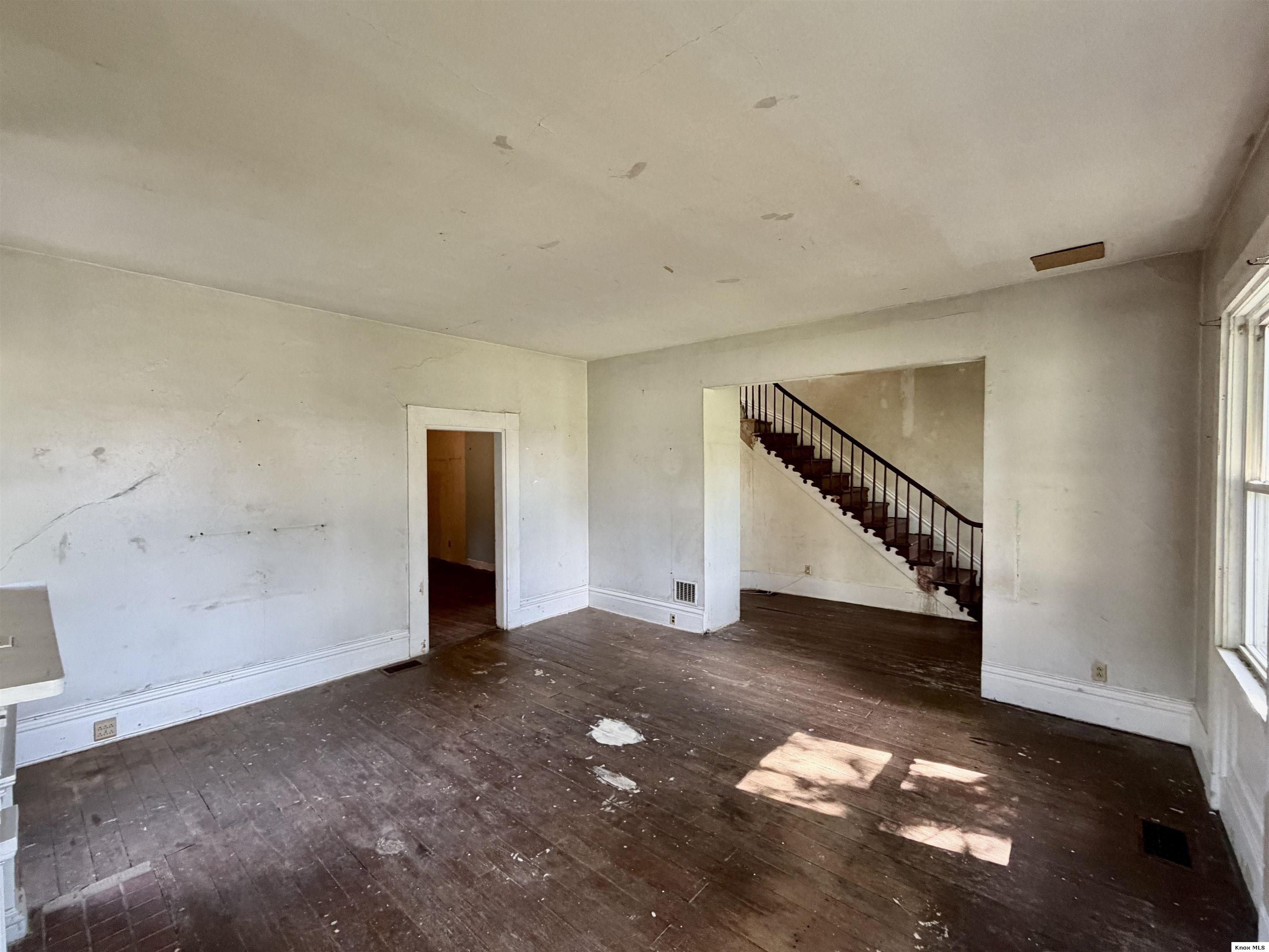 490 Vernonview Drive Property Photo 16