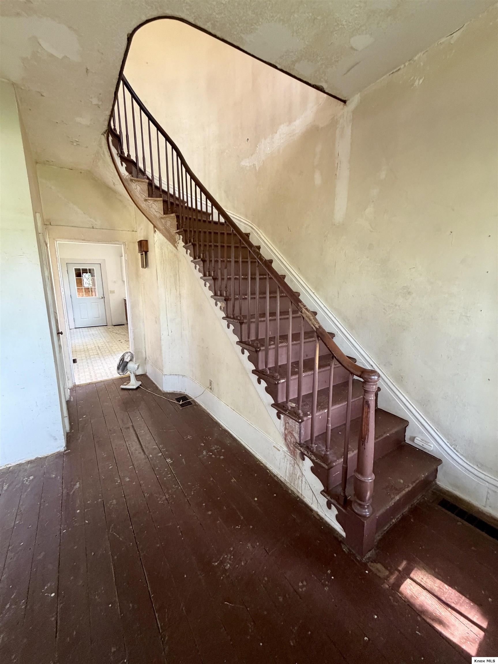 490 Vernonview Drive Property Photo 17