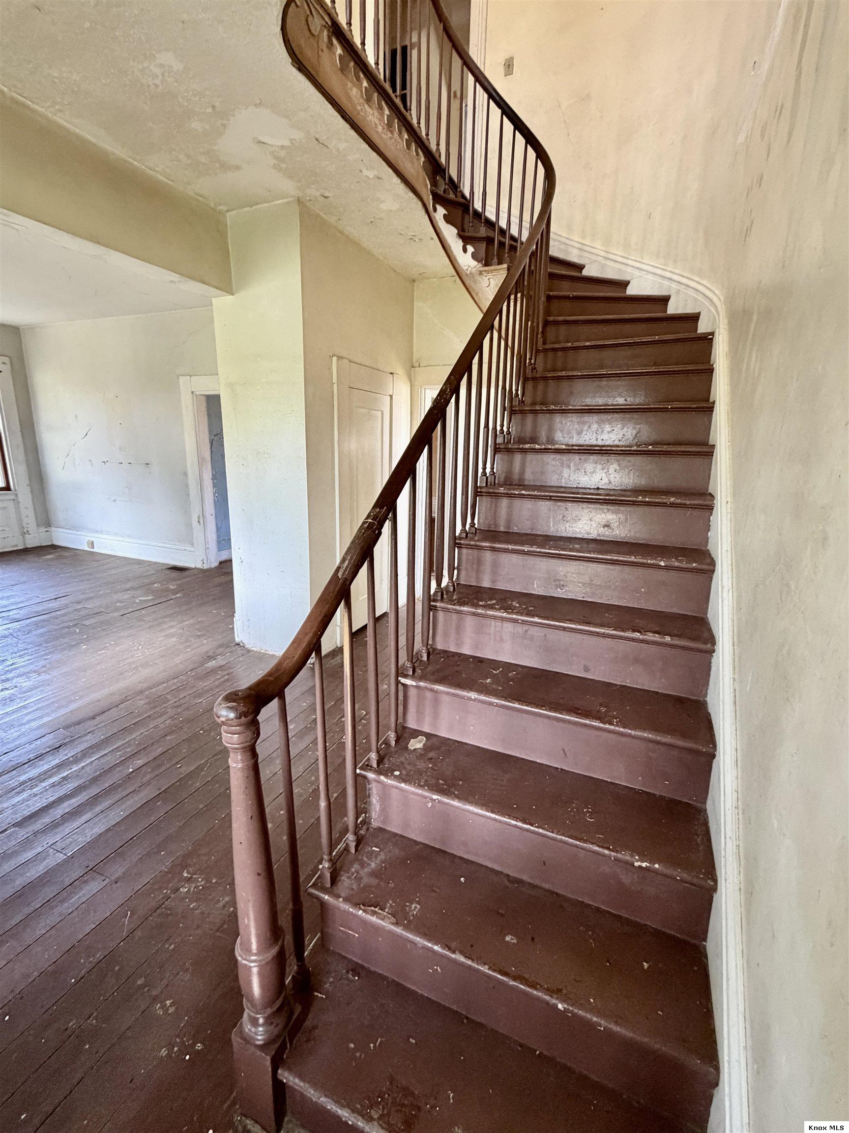 490 Vernonview Drive Property Photo 18