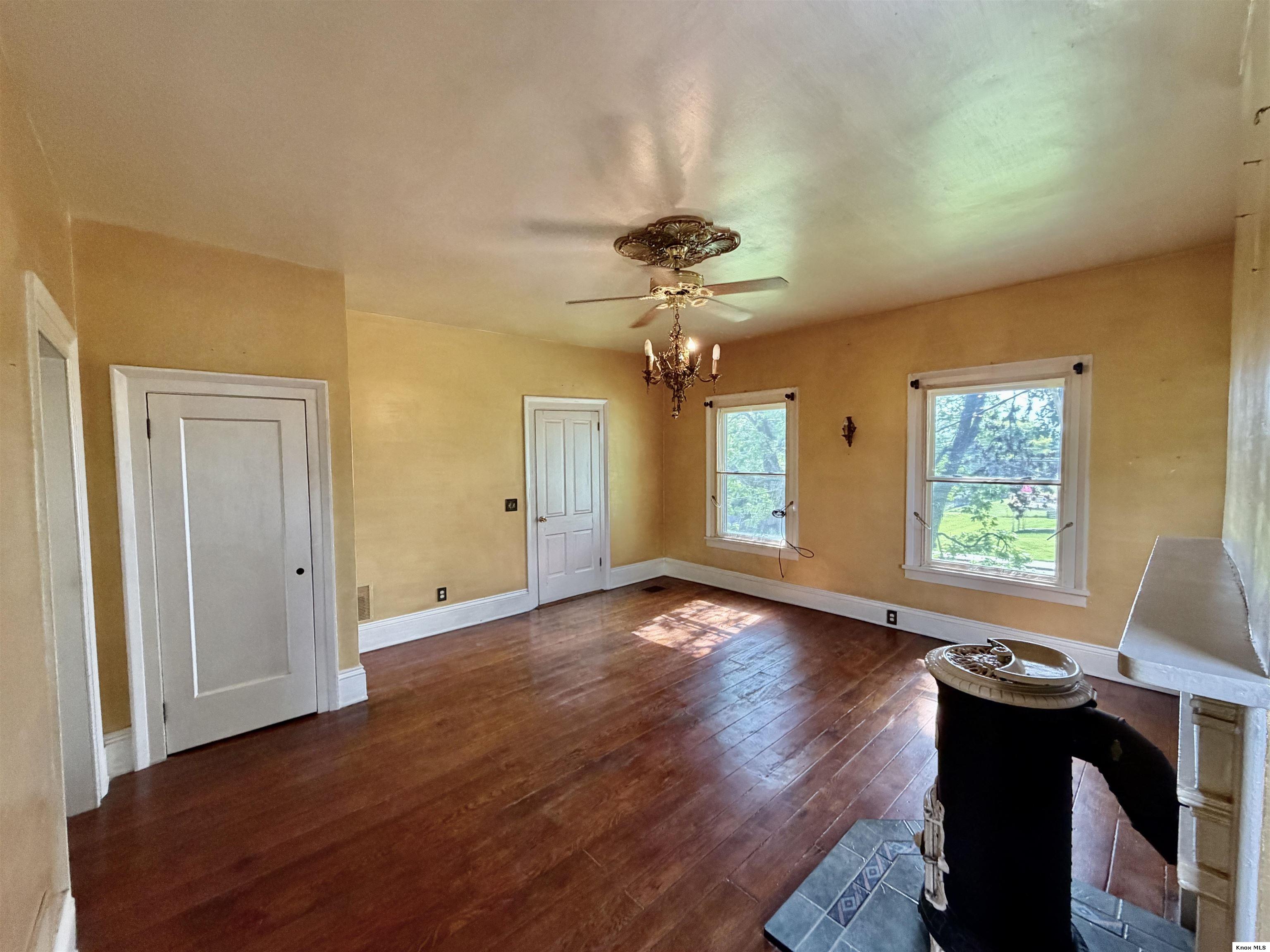 490 Vernonview Drive Property Photo 20