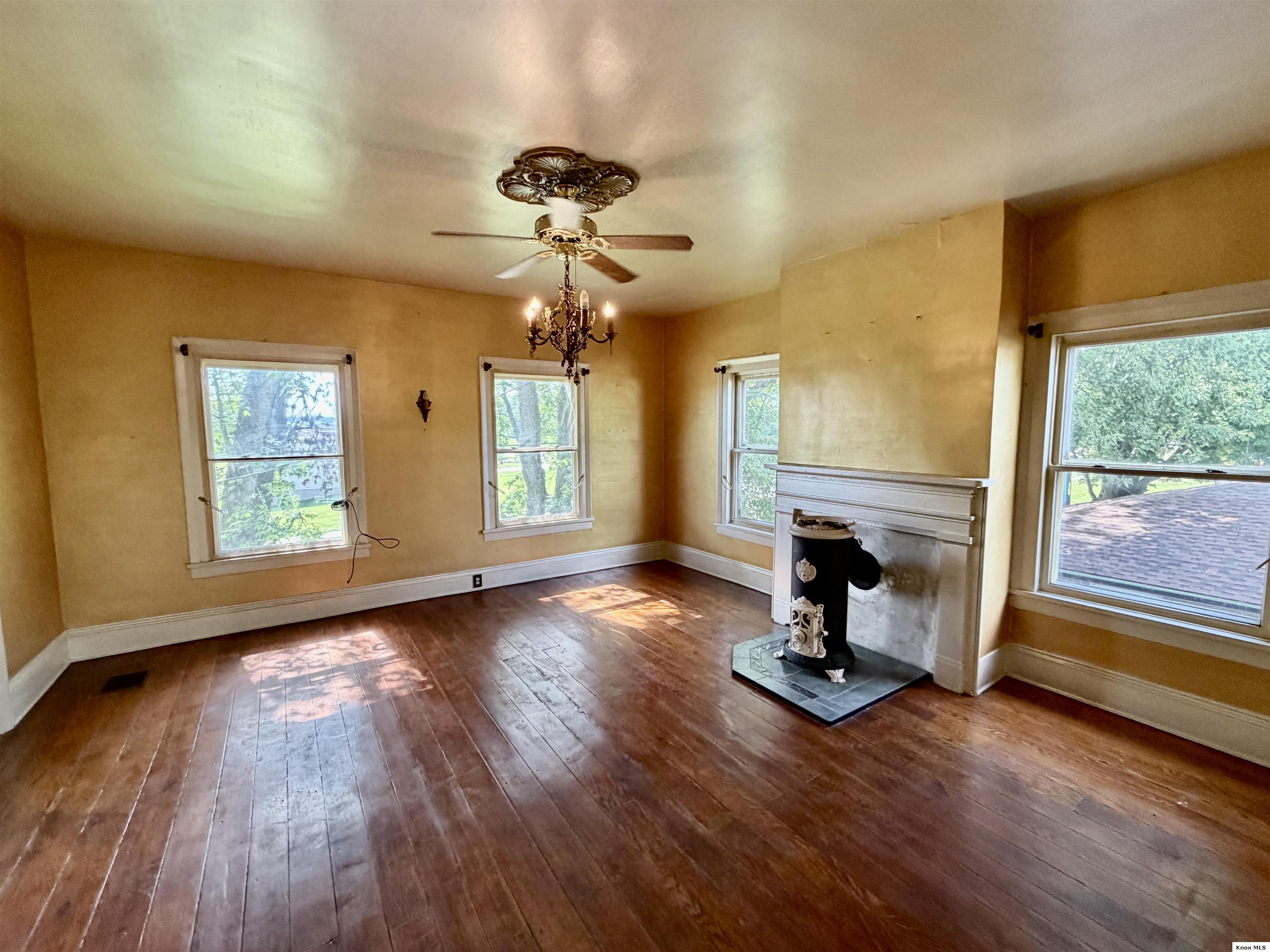 490 Vernonview Drive Property Photo 21