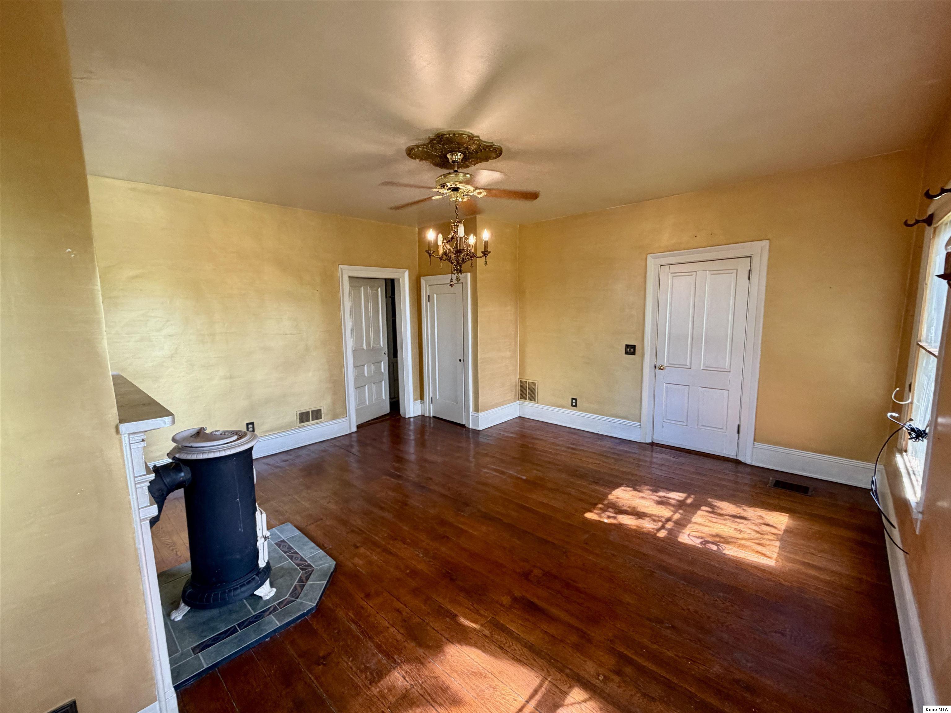 490 Vernonview Drive Property Photo 23