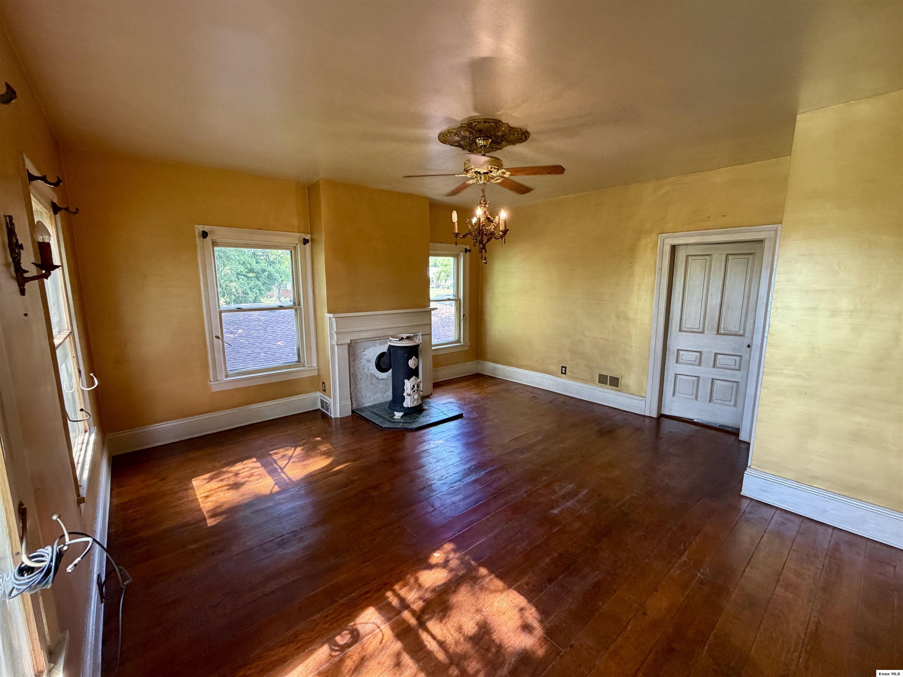 490 Vernonview Drive Property Photo 24