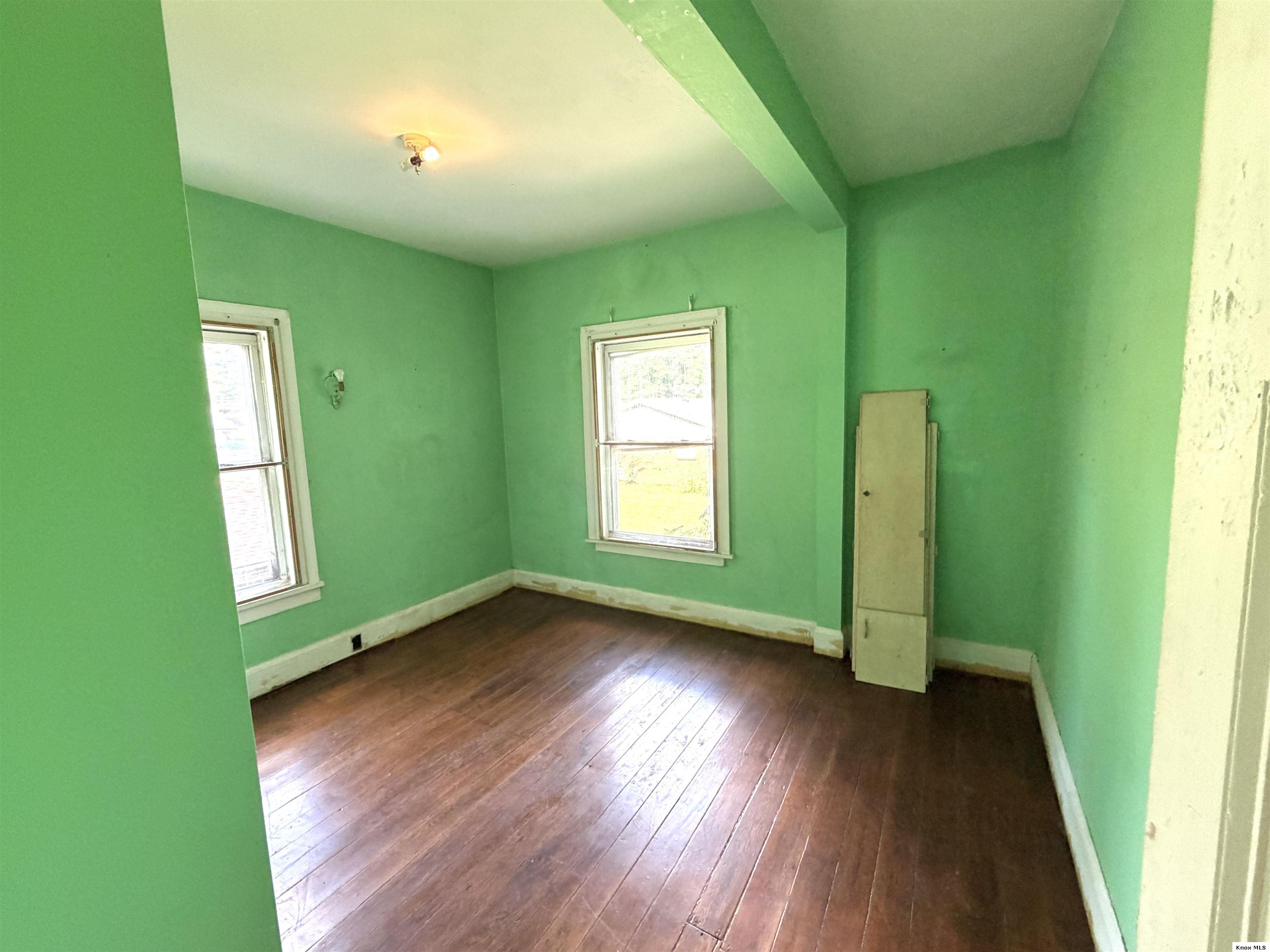 490 Vernonview Drive Property Photo 27