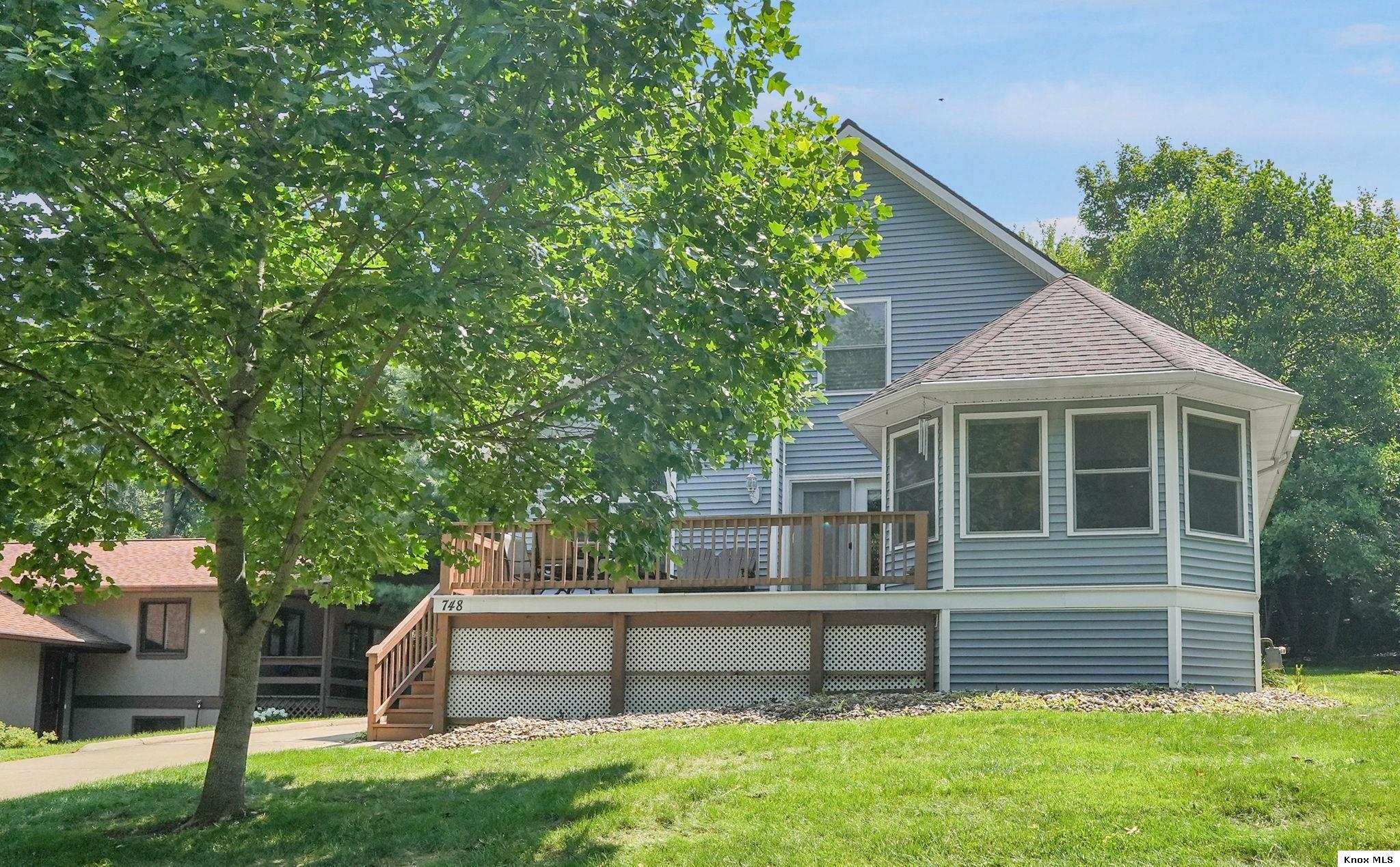 748 King Beach Drive Property Photo 3