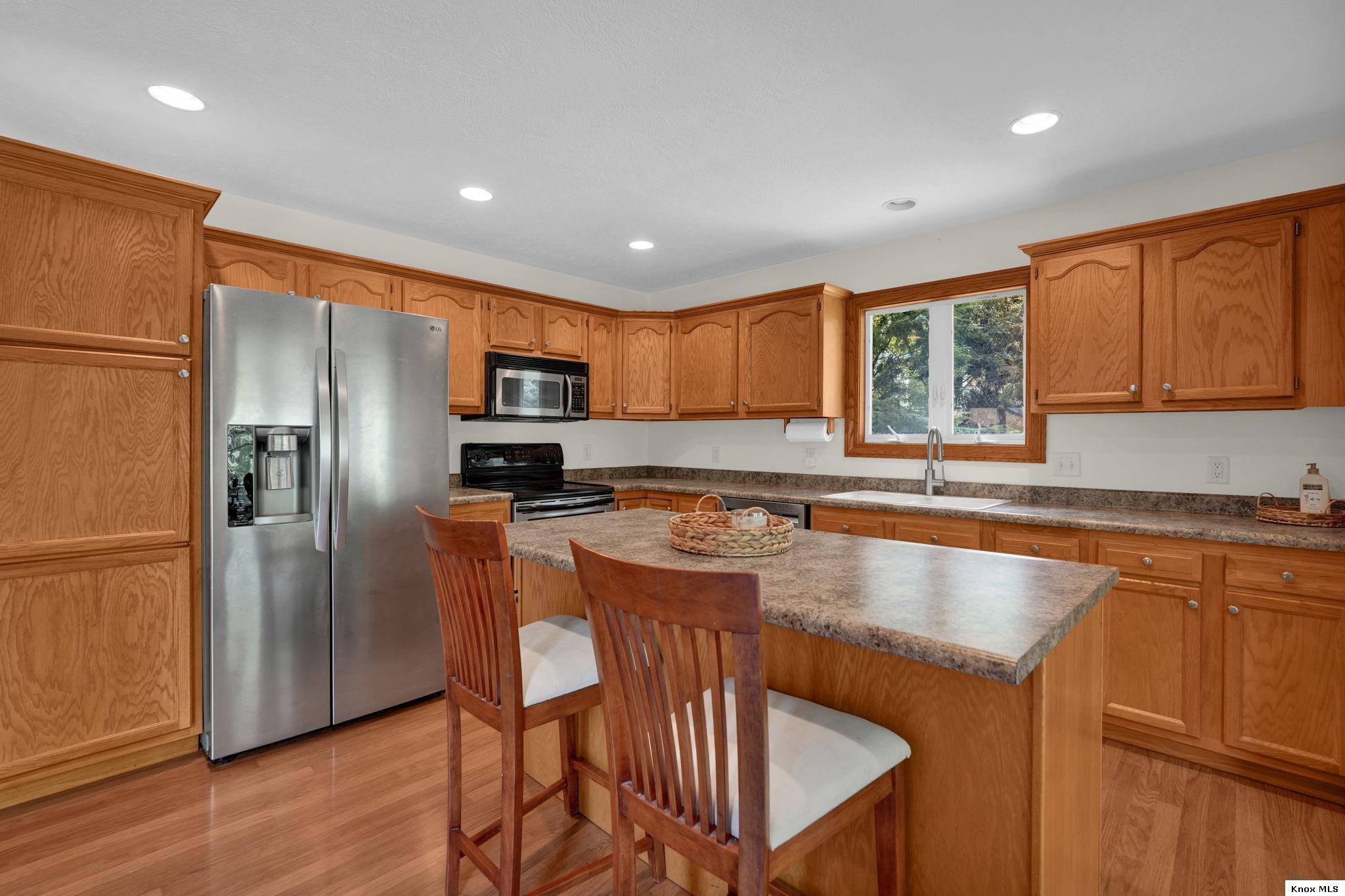 748 King Beach Drive Property Photo 10