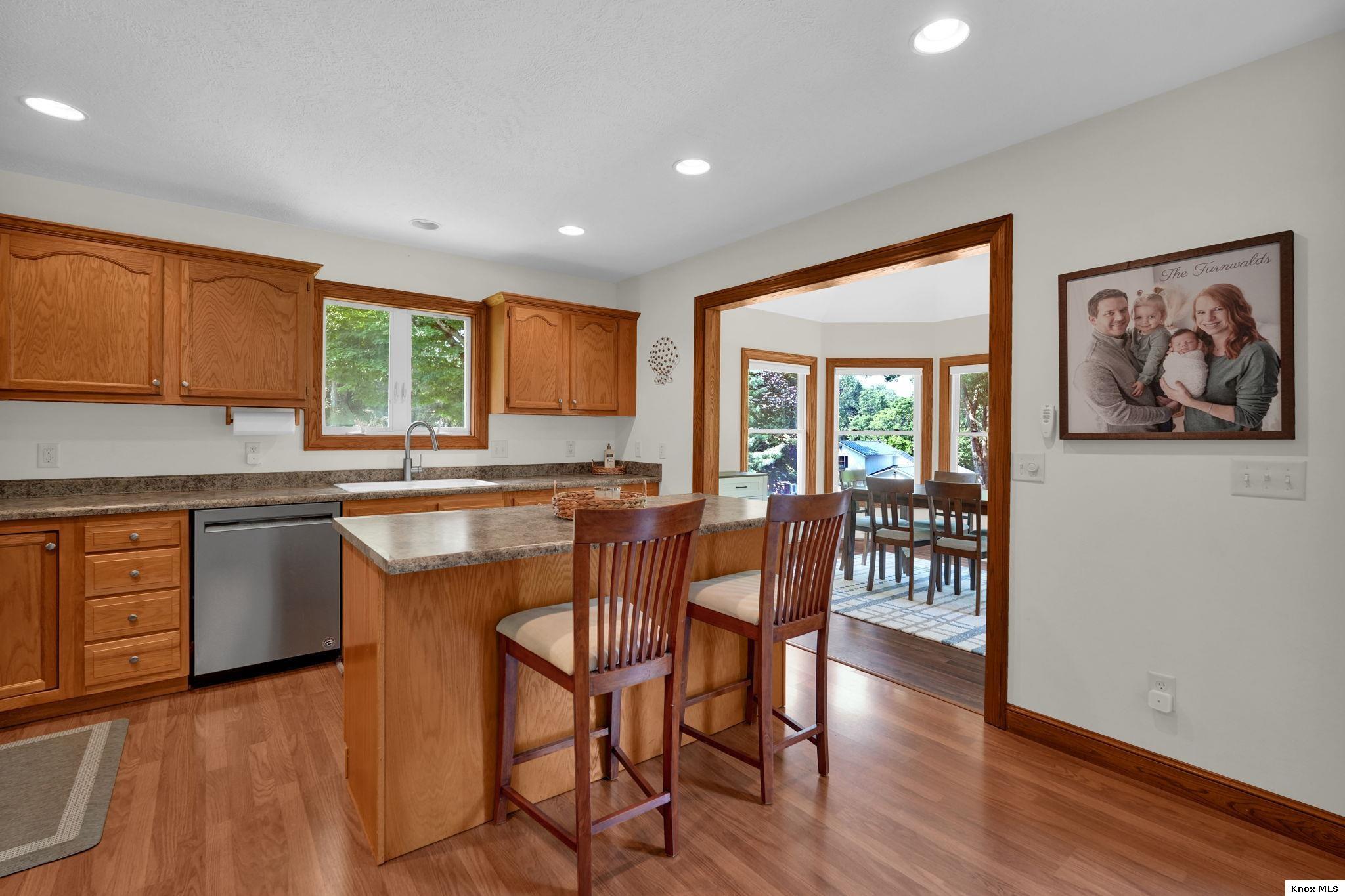 748 King Beach Drive Property Photo 11