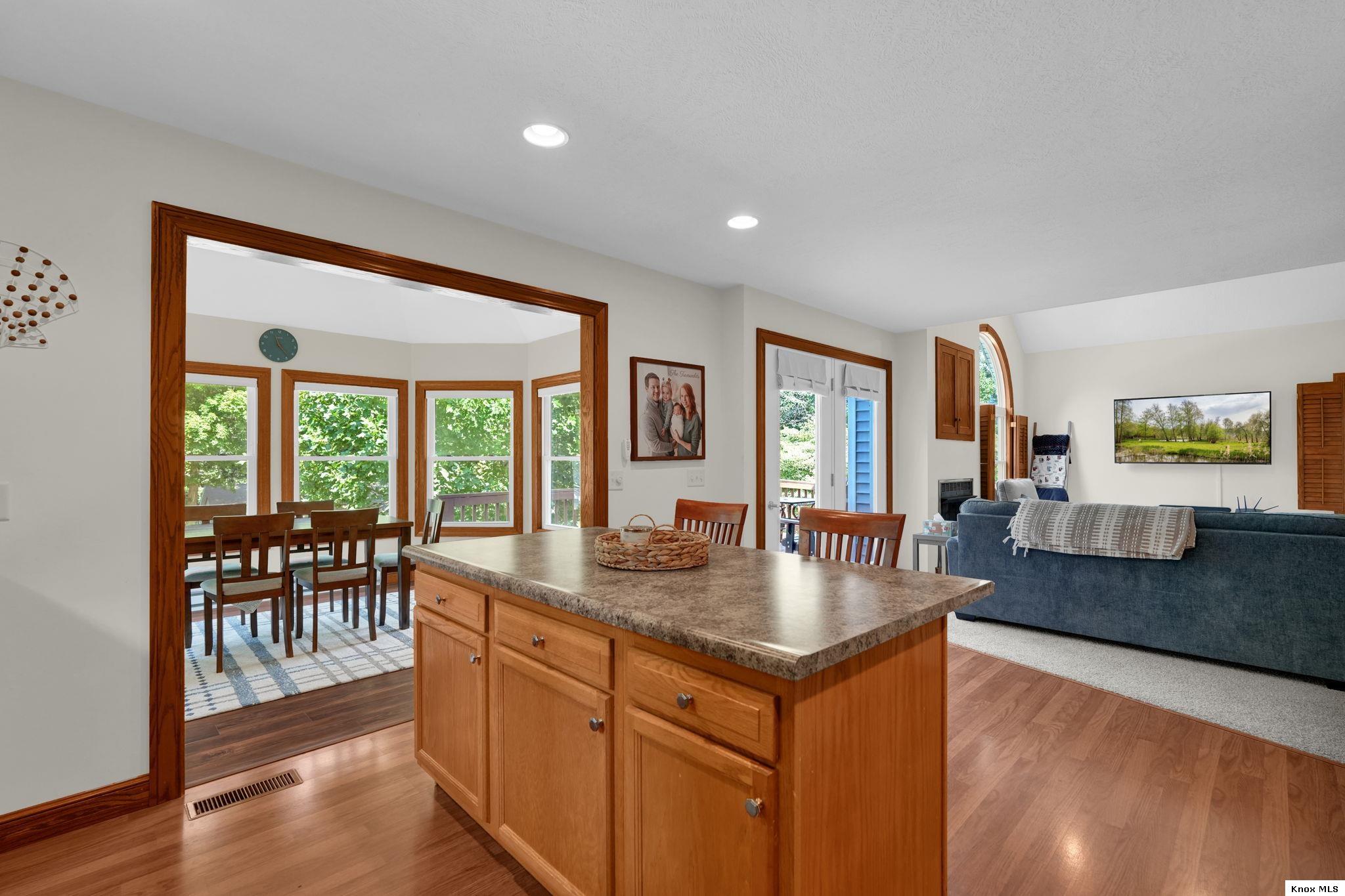 748 King Beach Drive Property Photo 12
