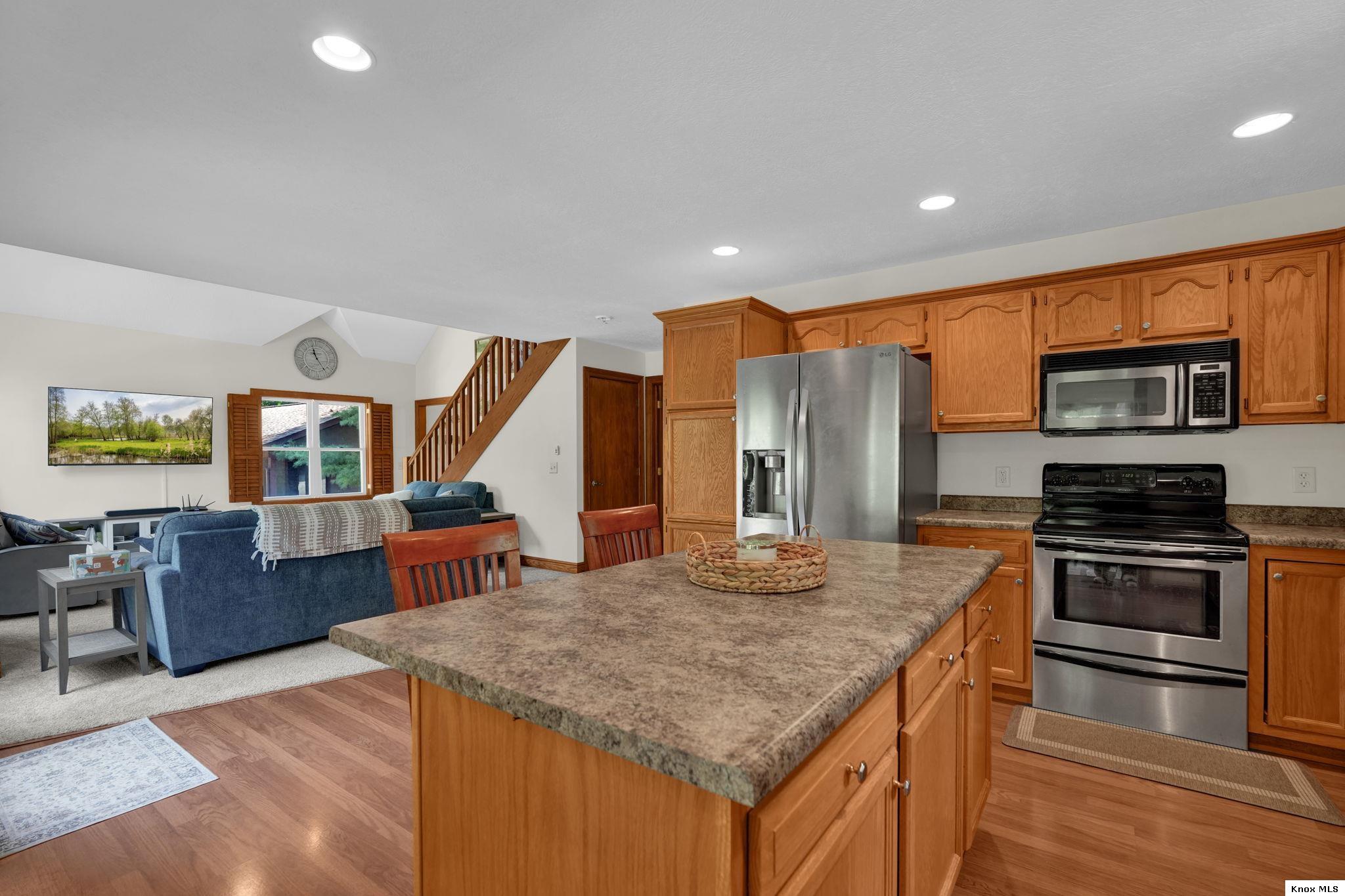 748 King Beach Drive Property Photo 13