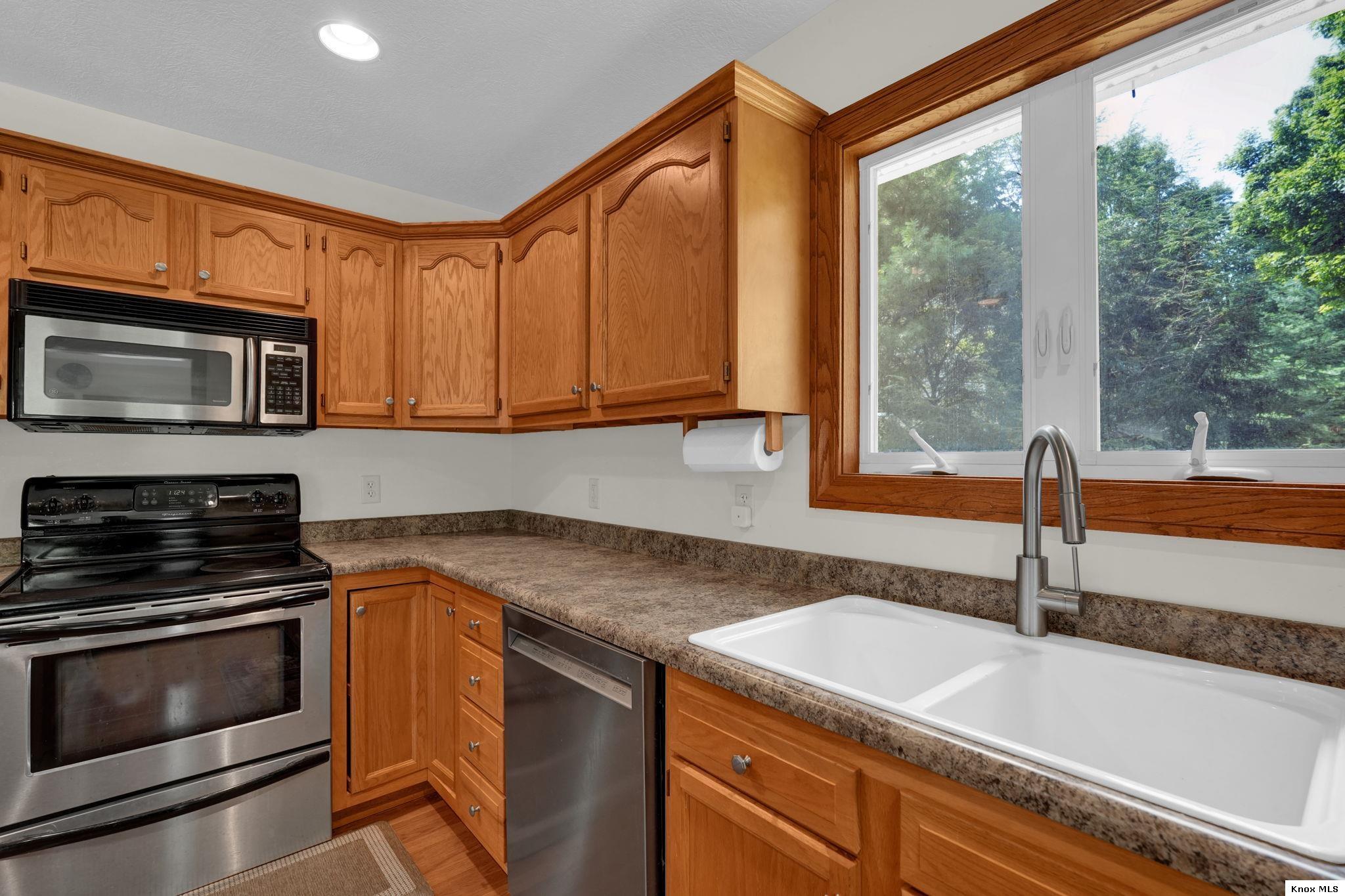 748 King Beach Drive Property Photo 14