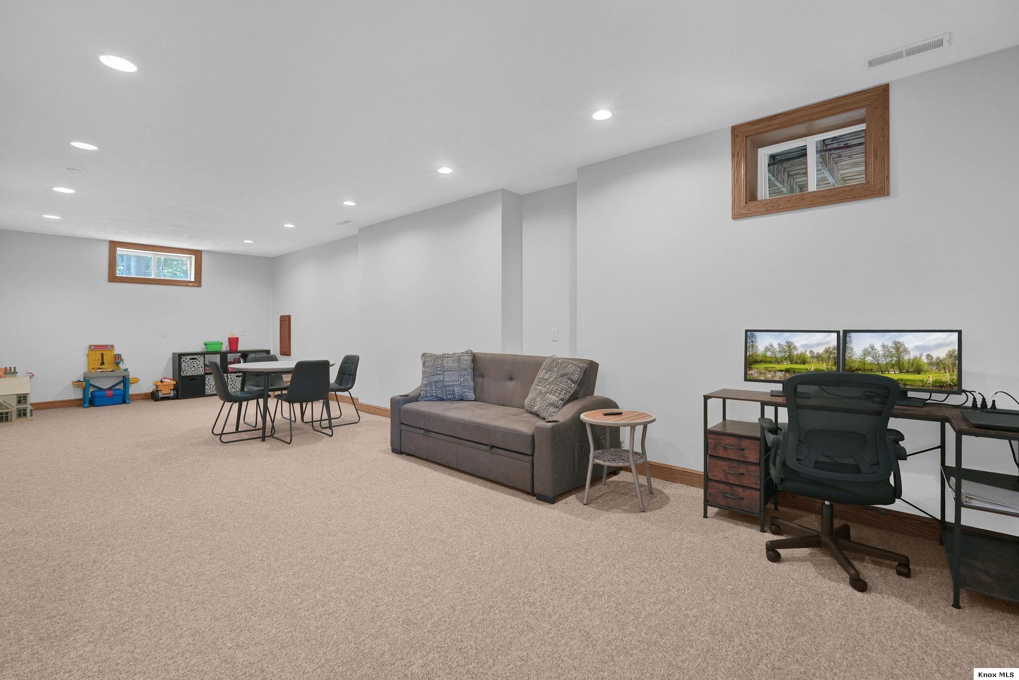 748 King Beach Drive Property Photo 29