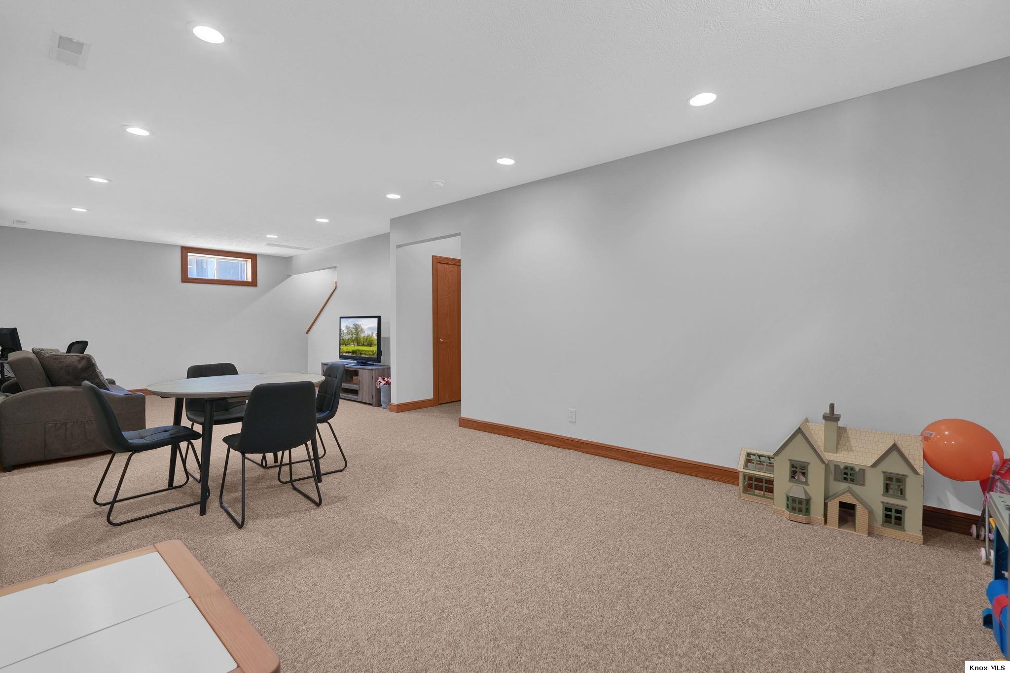 748 King Beach Drive Property Photo 30