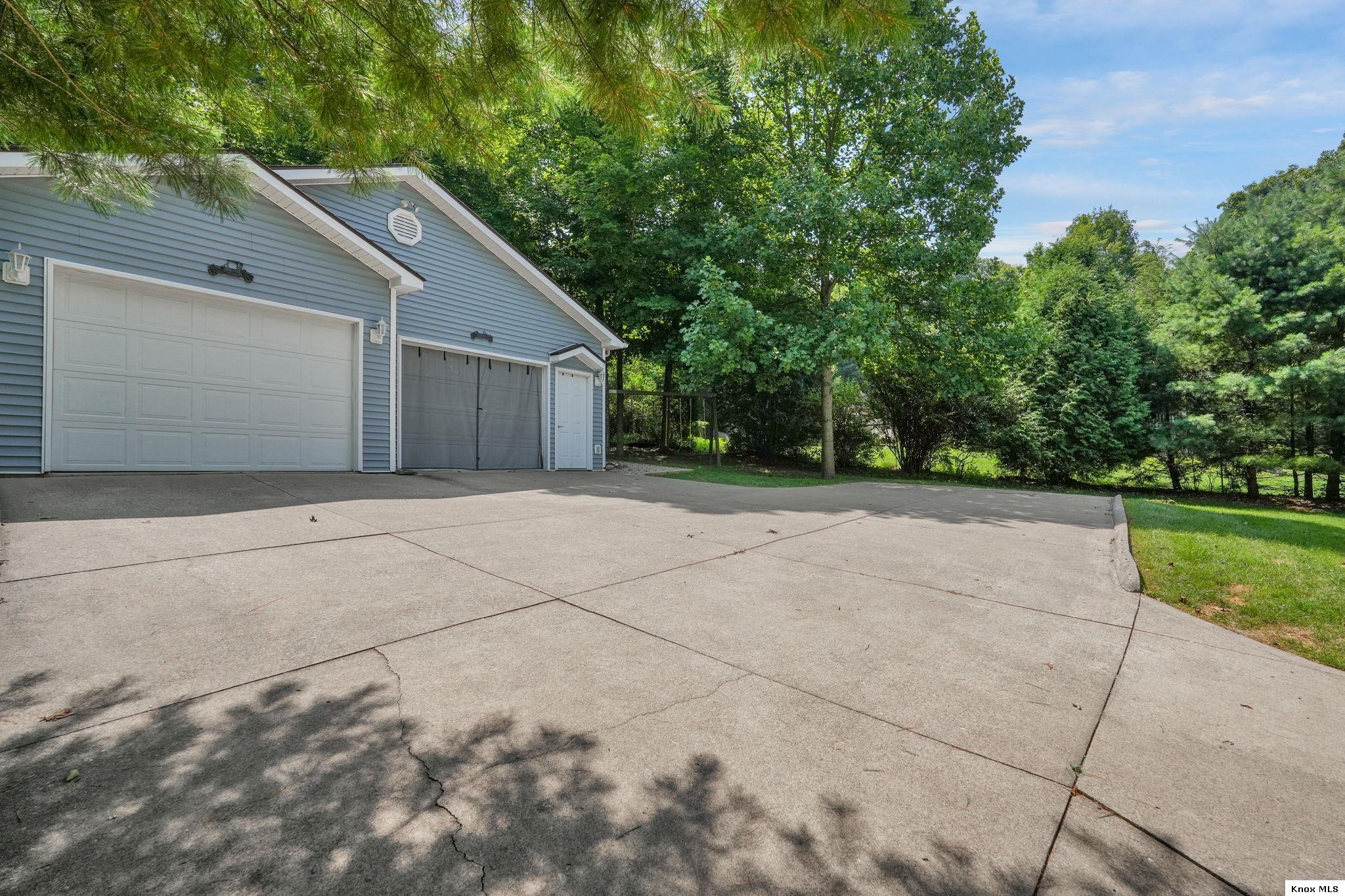 748 King Beach Drive Property Photo 38