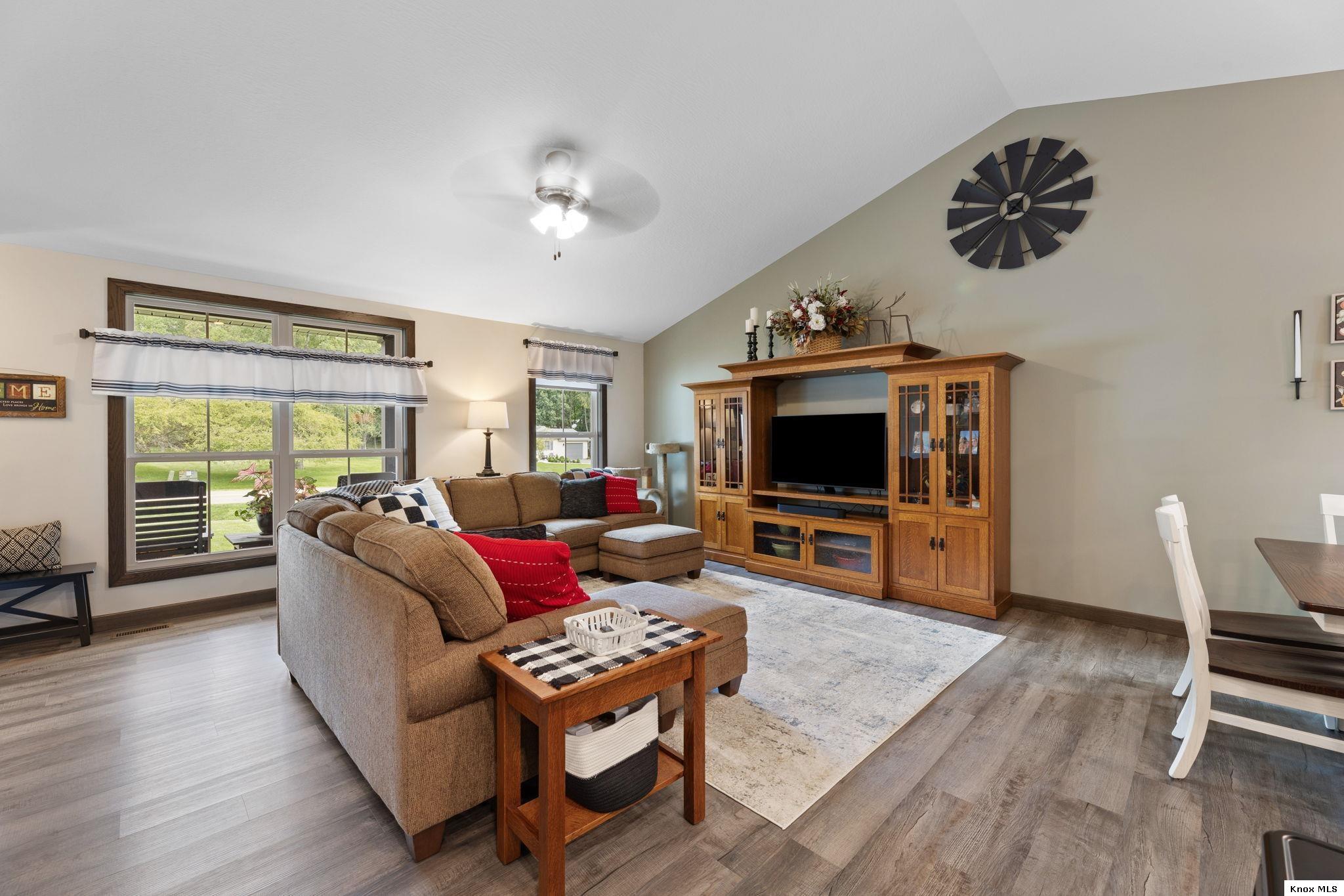 2776 Apple Valley Drive Property Photo 9
