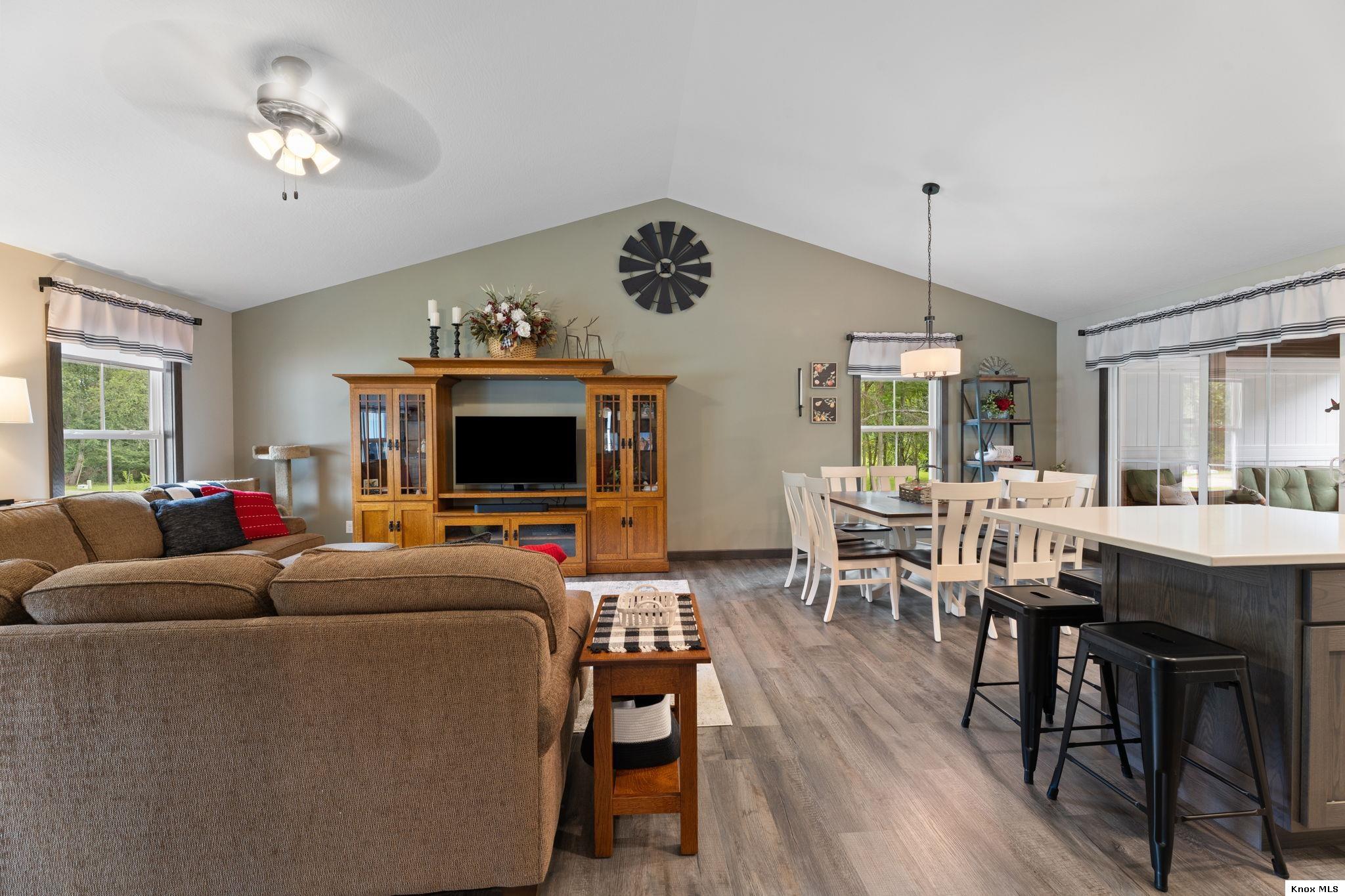 2776 Apple Valley Drive Property Photo 10