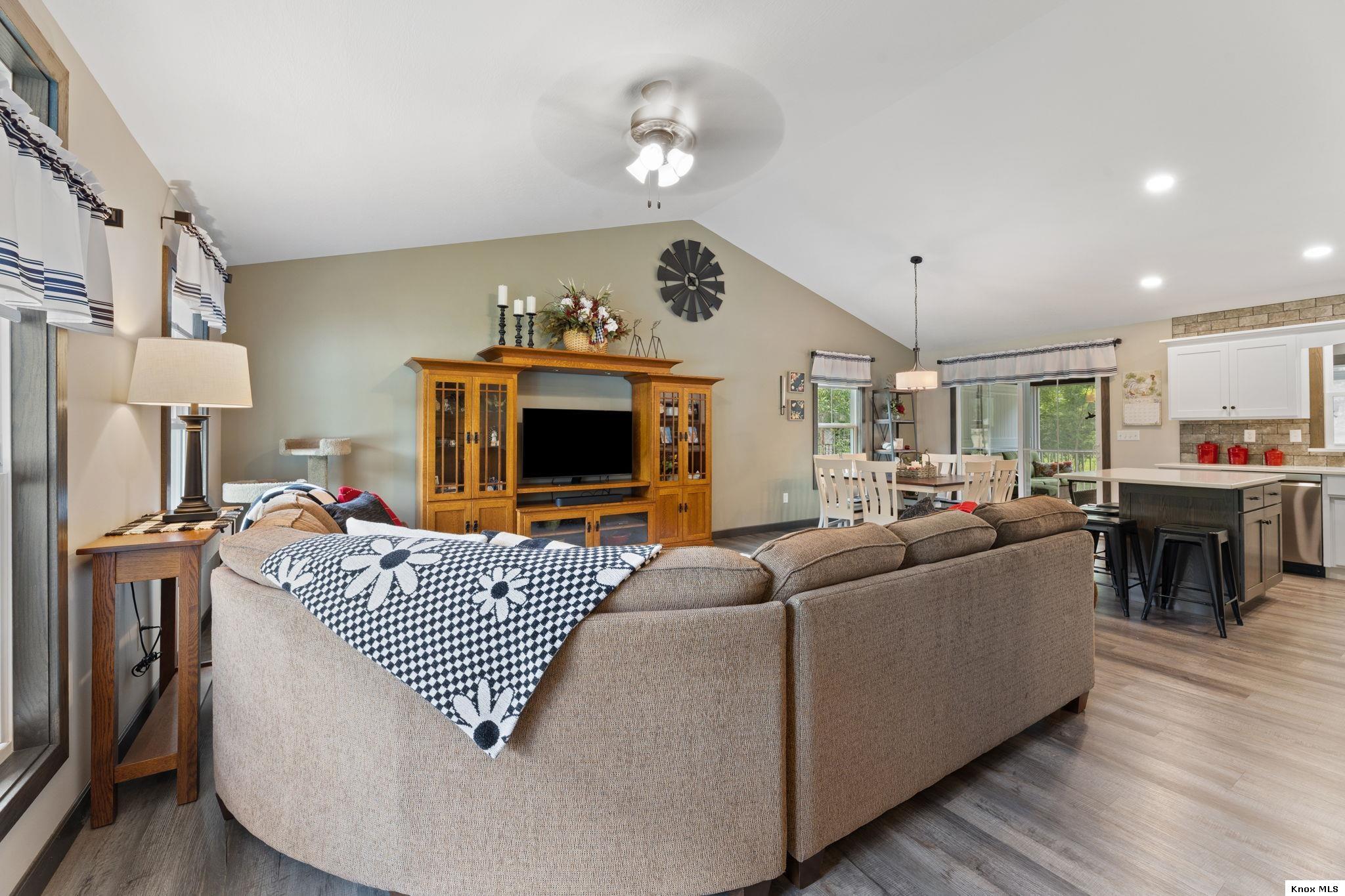 2776 Apple Valley Drive Property Photo 11